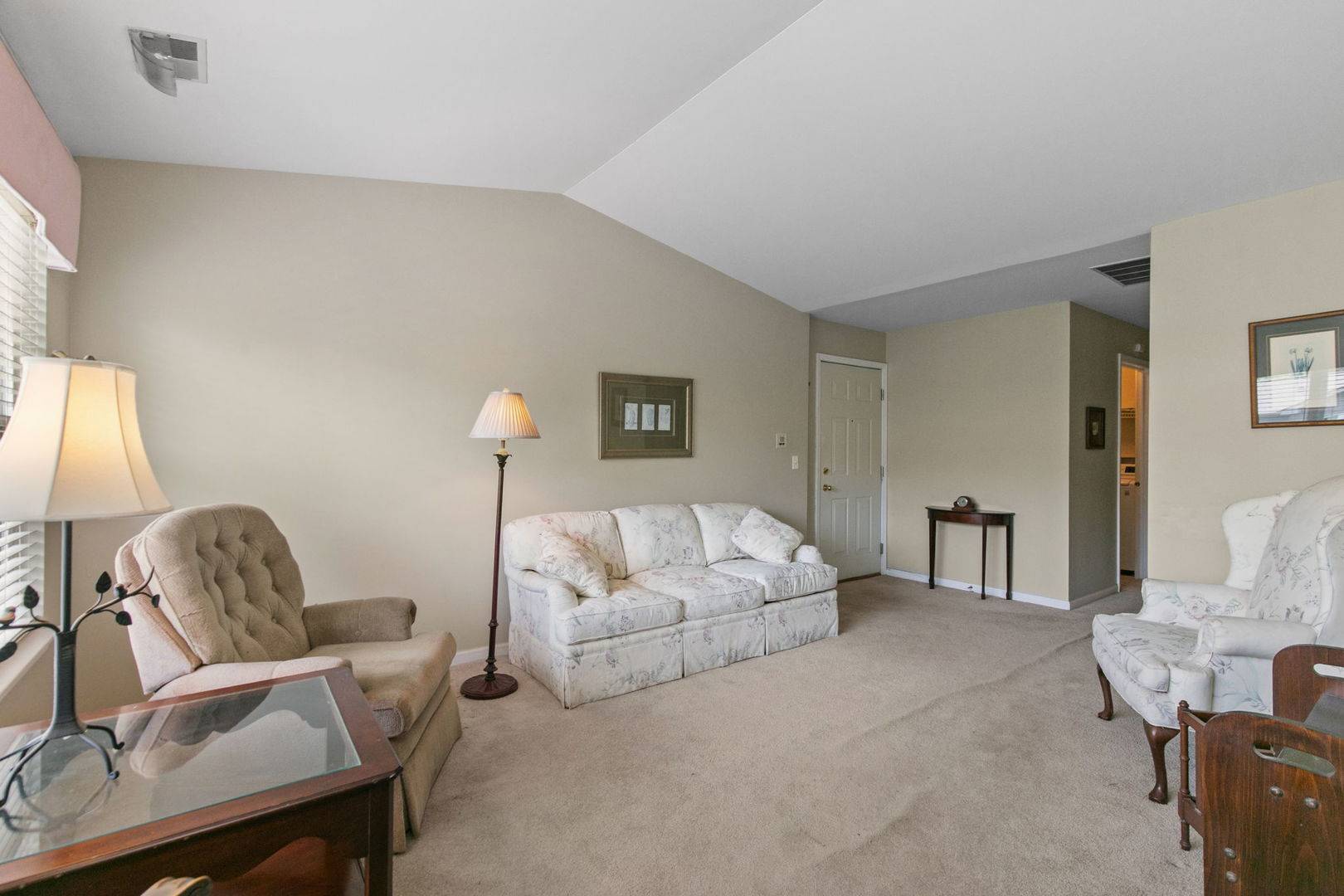 1012 Saxon CT #C, Elgin, IL 60120