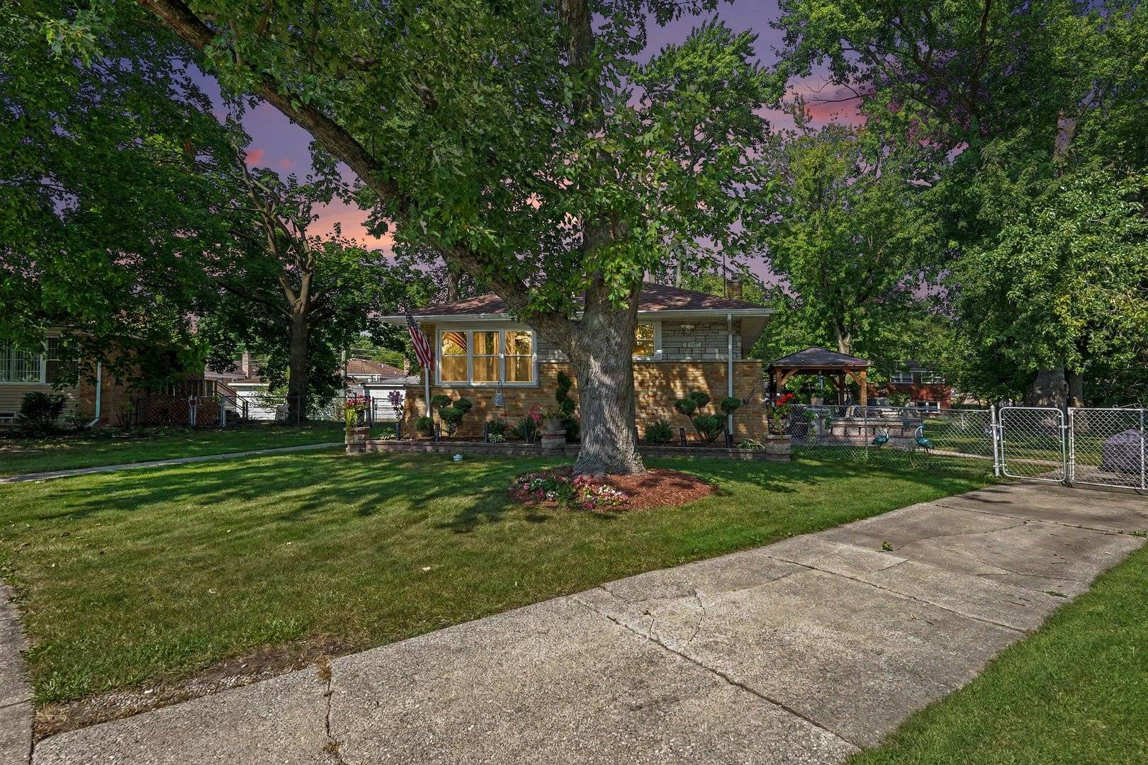 908 E 159th PL, South Holland, IL 60473