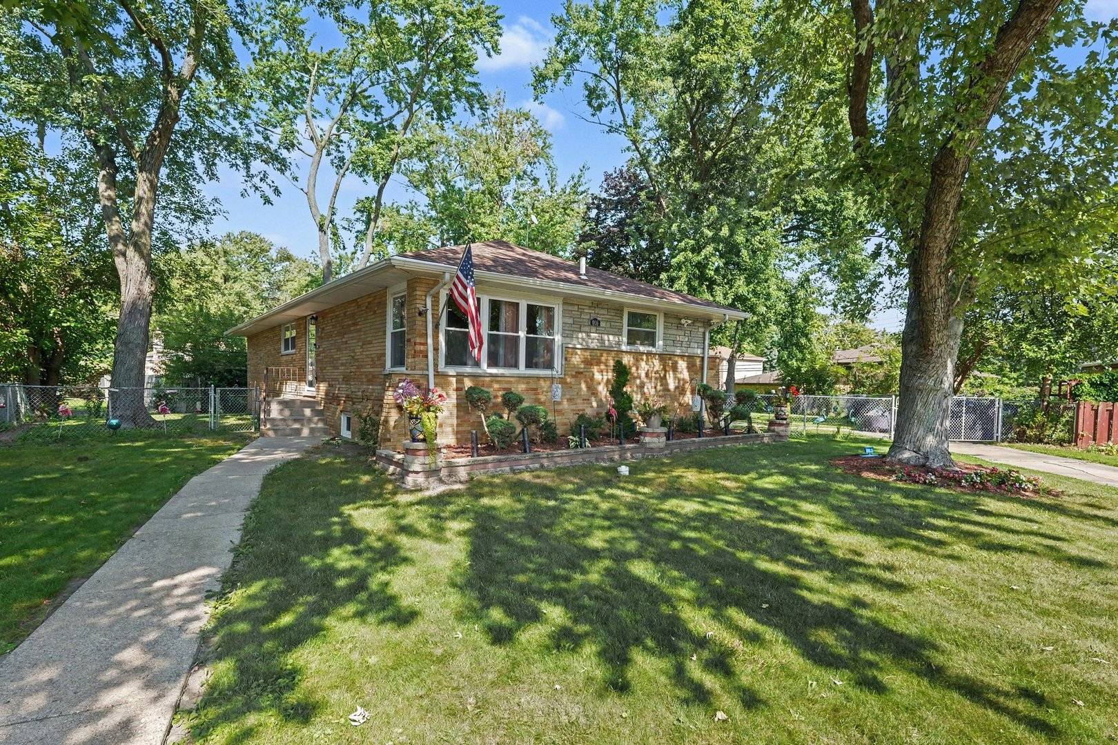 908 E 159th PL, South Holland, IL 60473