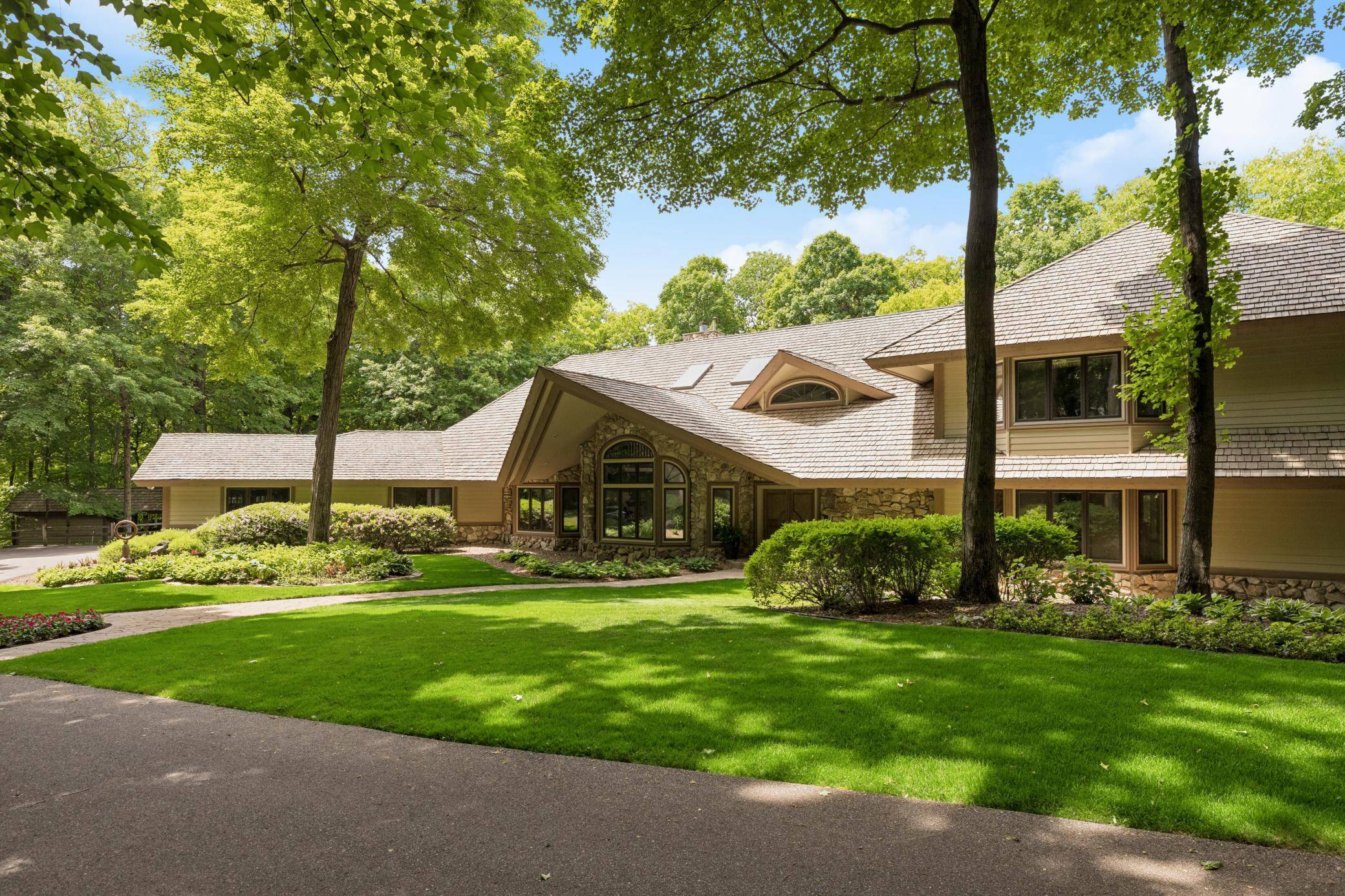 1420 Tamarack DR, Medina, MN 55356