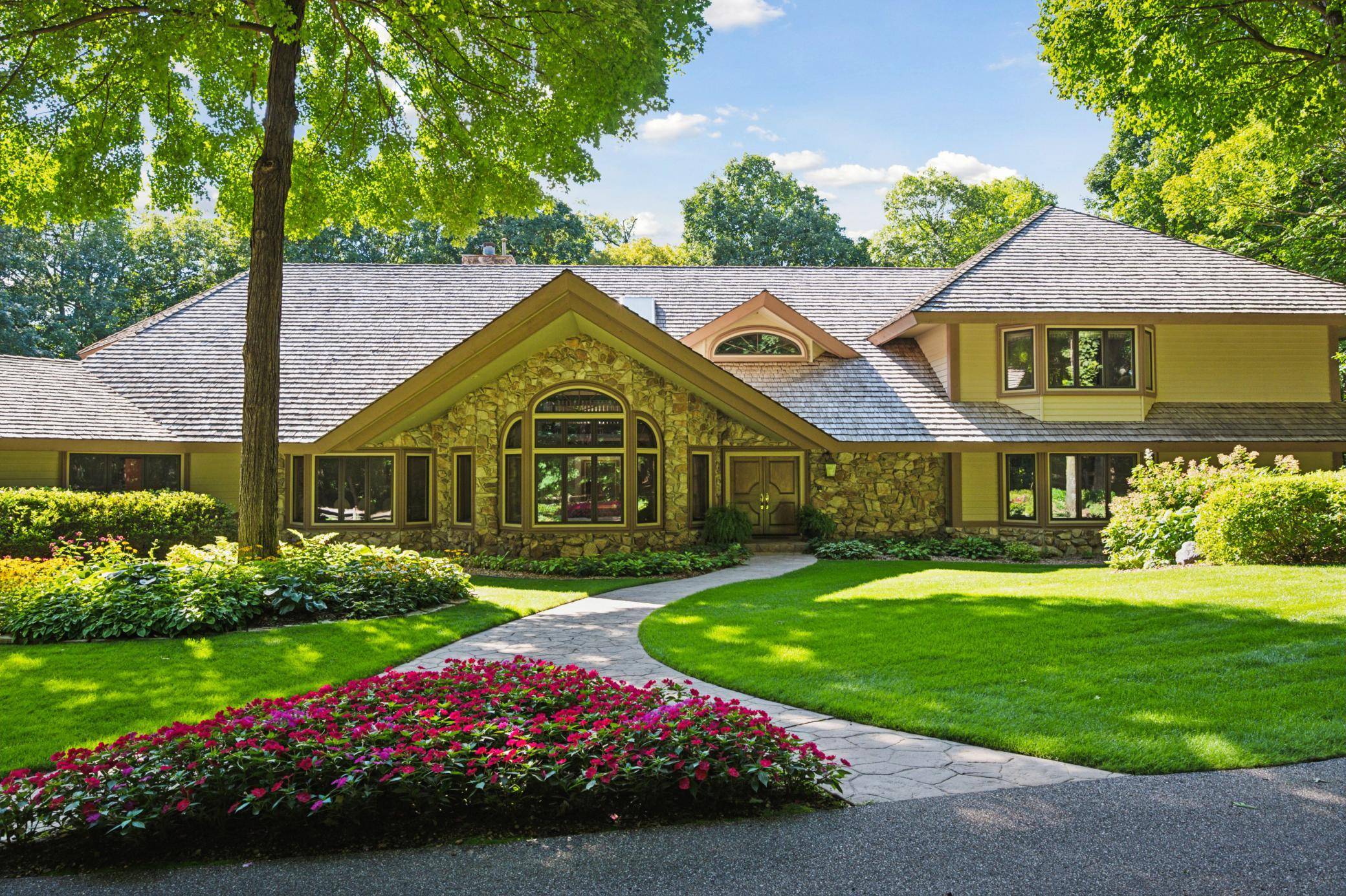 1420 Tamarack DR, Medina, MN 55356