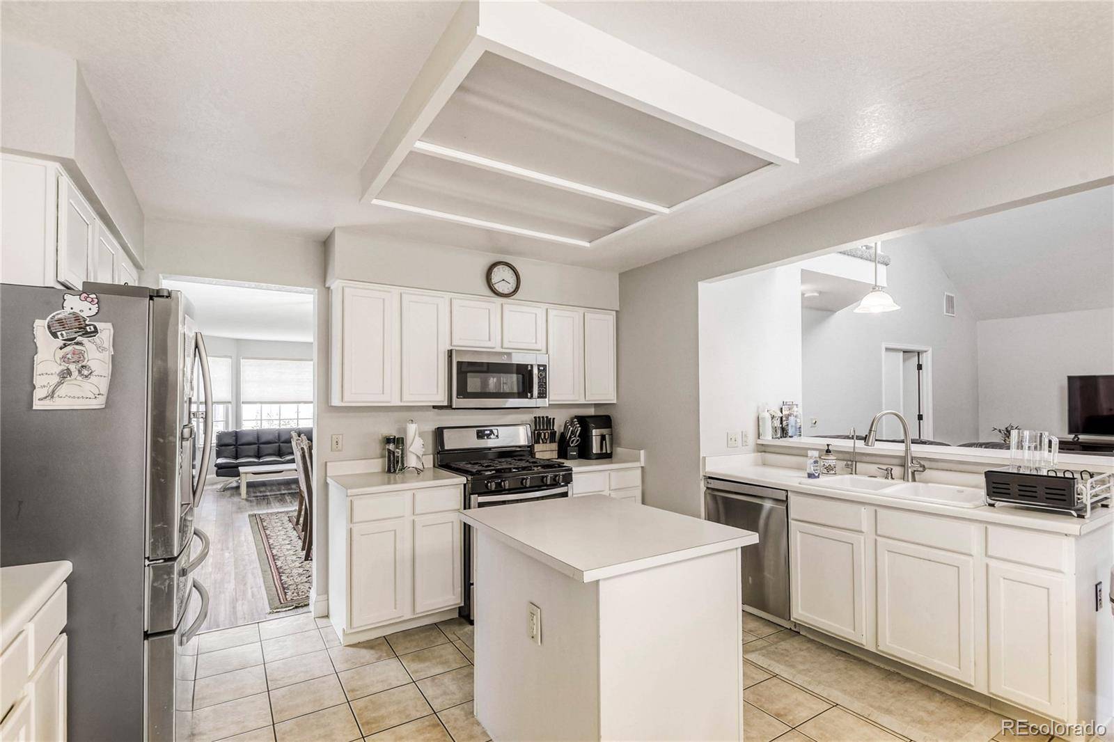 9853 Salford LN, Littleton, CO 80126