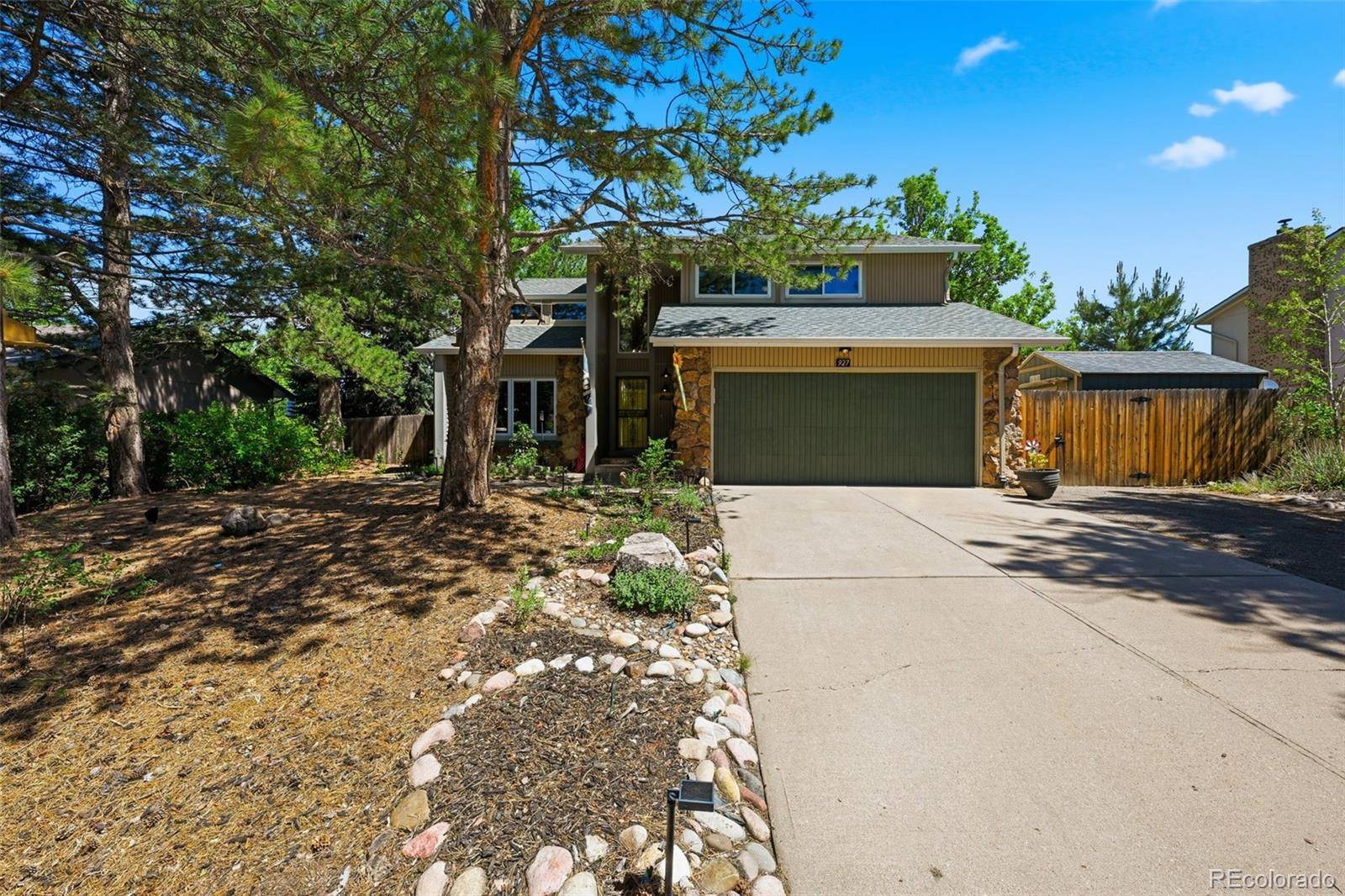 927 Oakwood DR, Castle Rock, CO 80104
