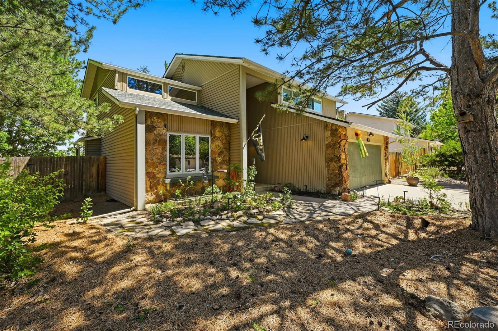 927 Oakwood DR, Castle Rock, CO 80104