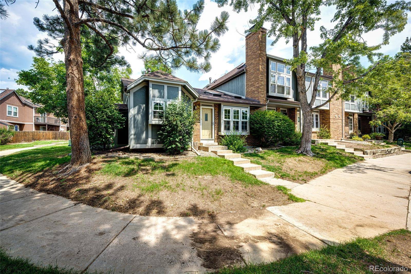 1220 S Flower CIR #A, Lakewood, CO 80232