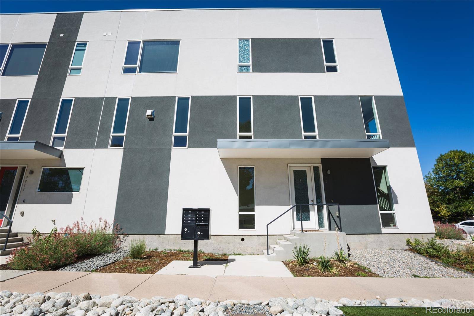 3207 W 17th AVE, Denver, CO 80204