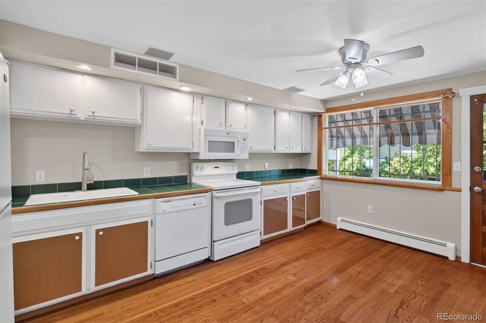 3576 S Ivanhoe ST, Denver, CO 80237