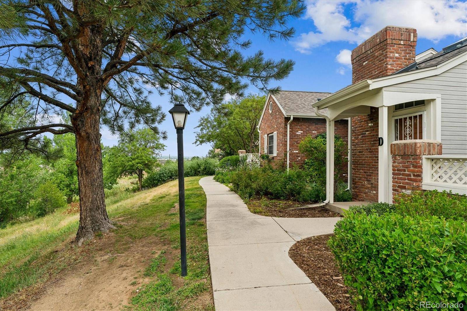 2910 W Long CIR #D, Littleton, CO 80120