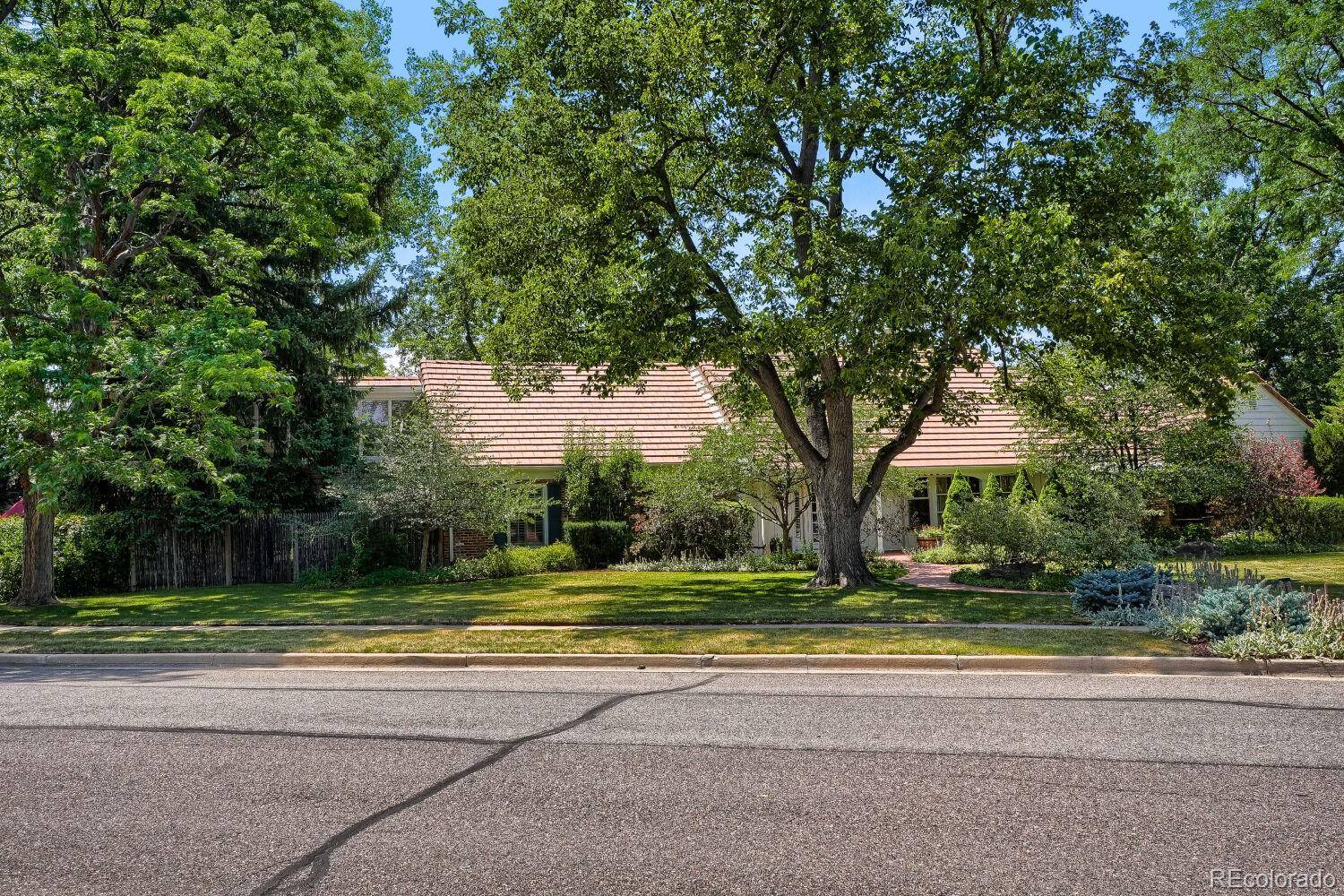 5522 W Lakeridge RD, Lakewood, CO 80227