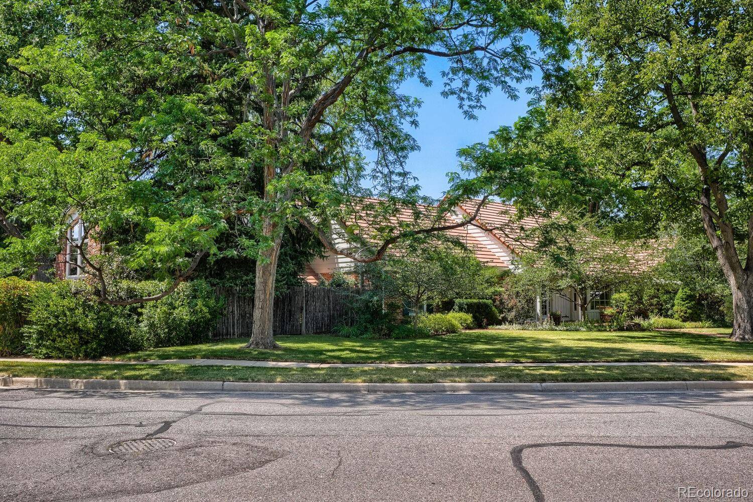 5522 W Lakeridge RD, Lakewood, CO 80227