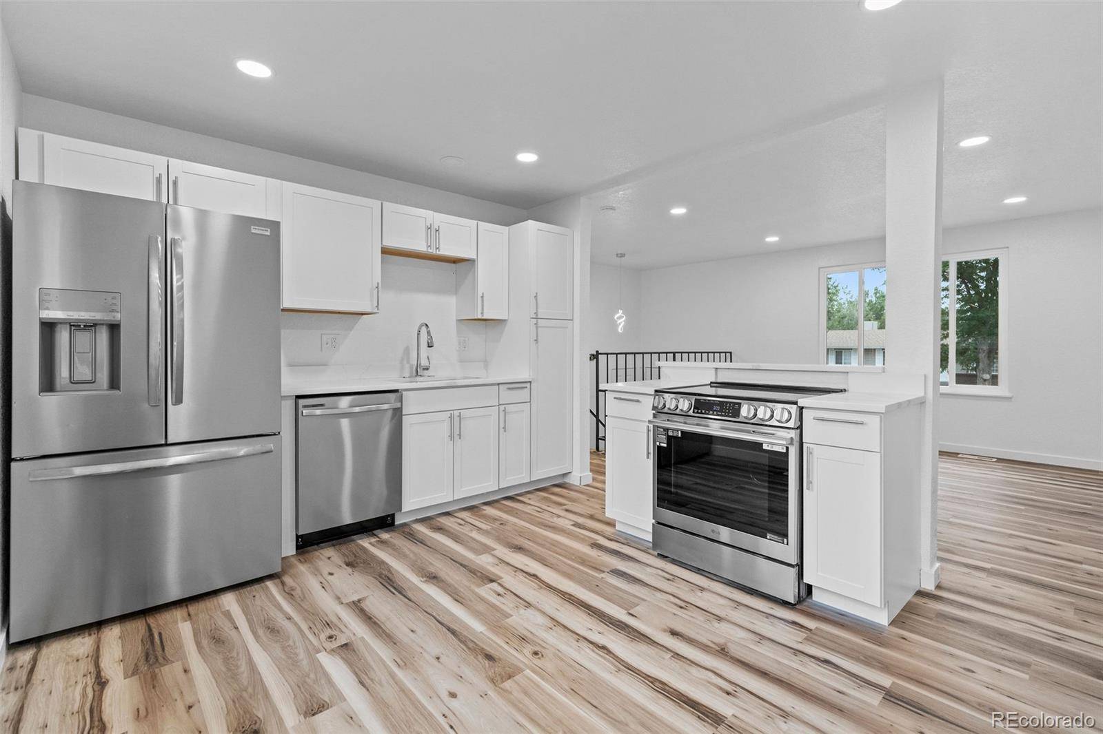 2882 S Mobile ST, Aurora, CO 80013