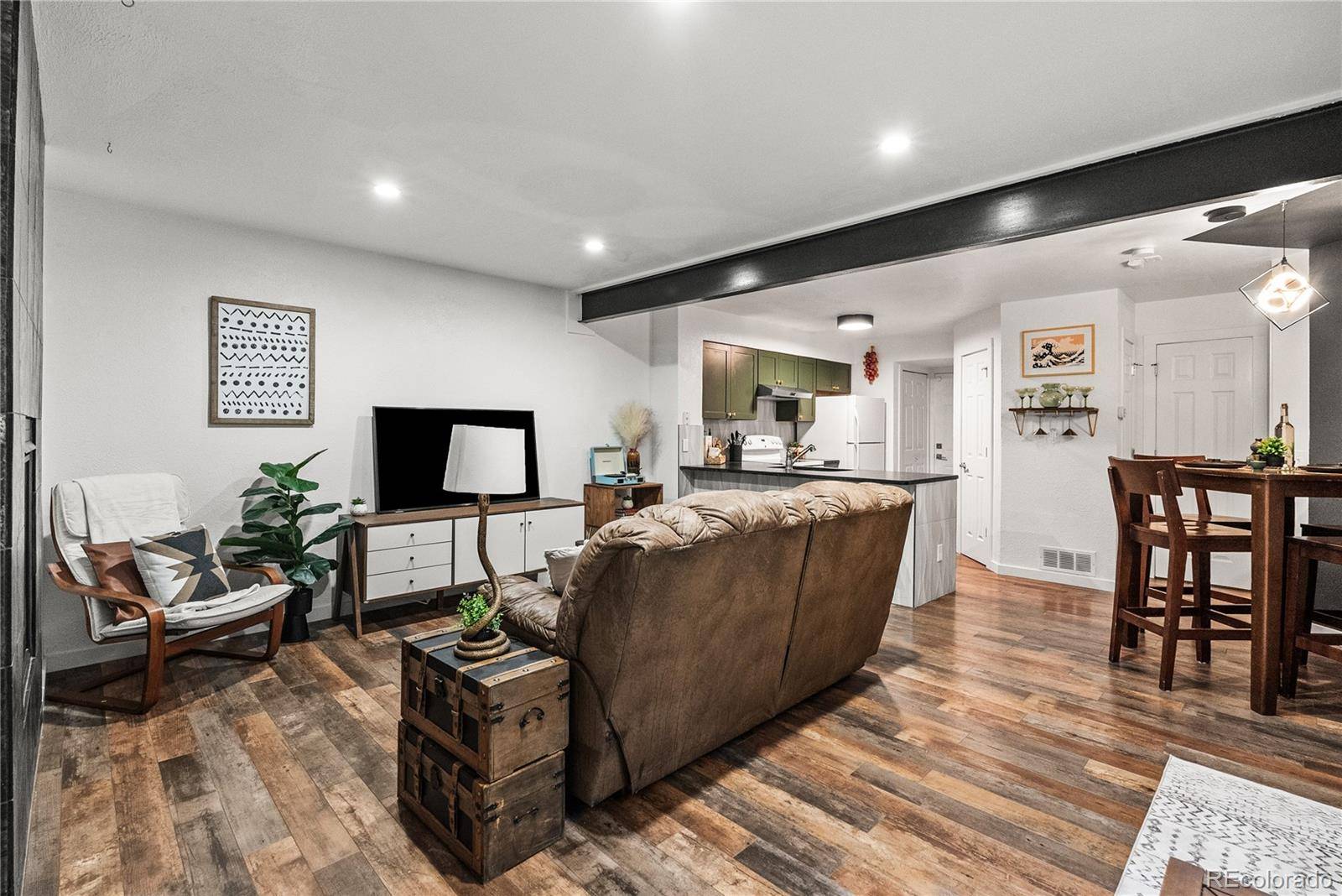 910 S Dahlia ST #A, Denver, CO 80246