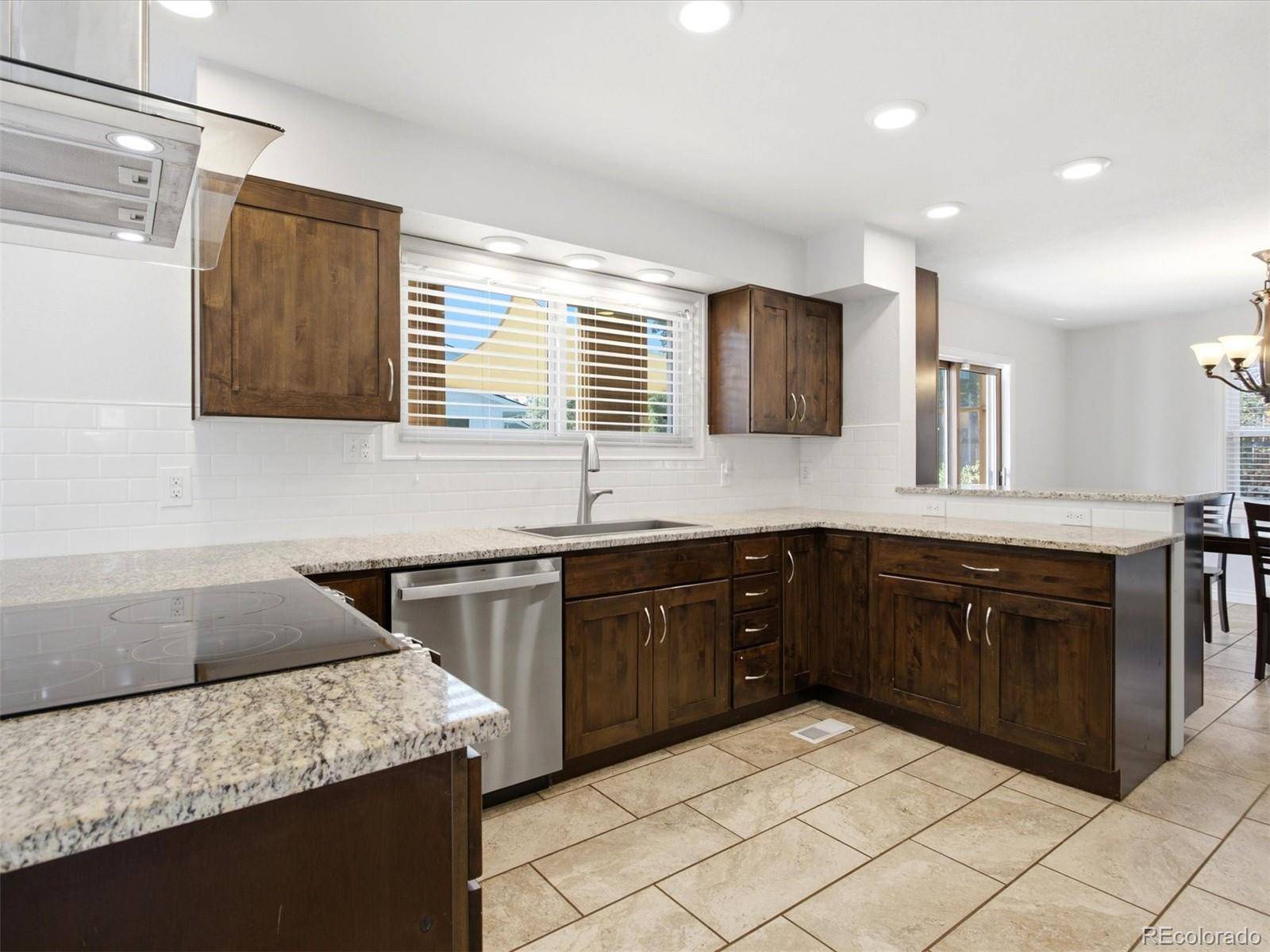 8074 W Brook DR, Littleton, CO 80128