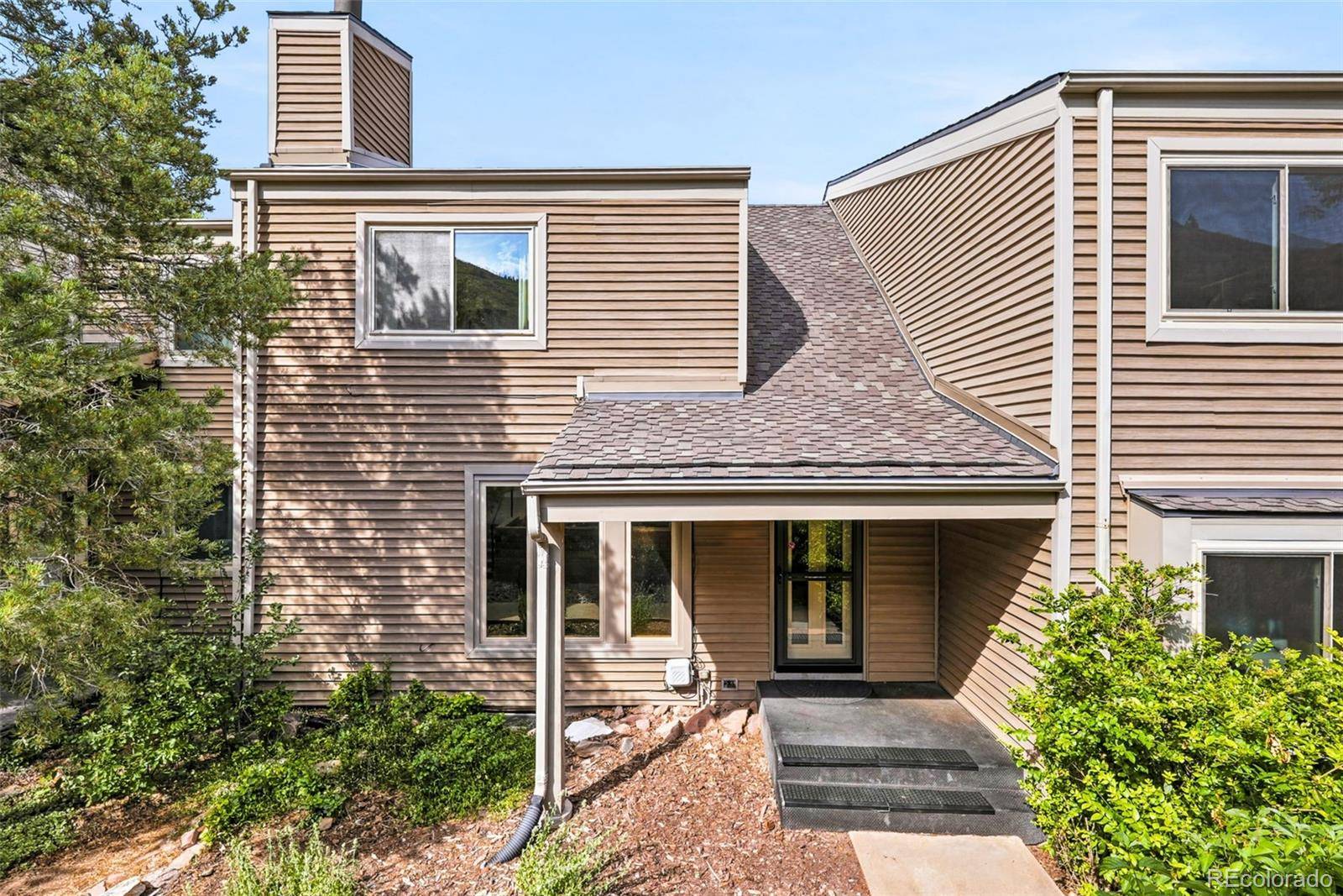 6846 Surrey TRL, Littleton, CO 80125