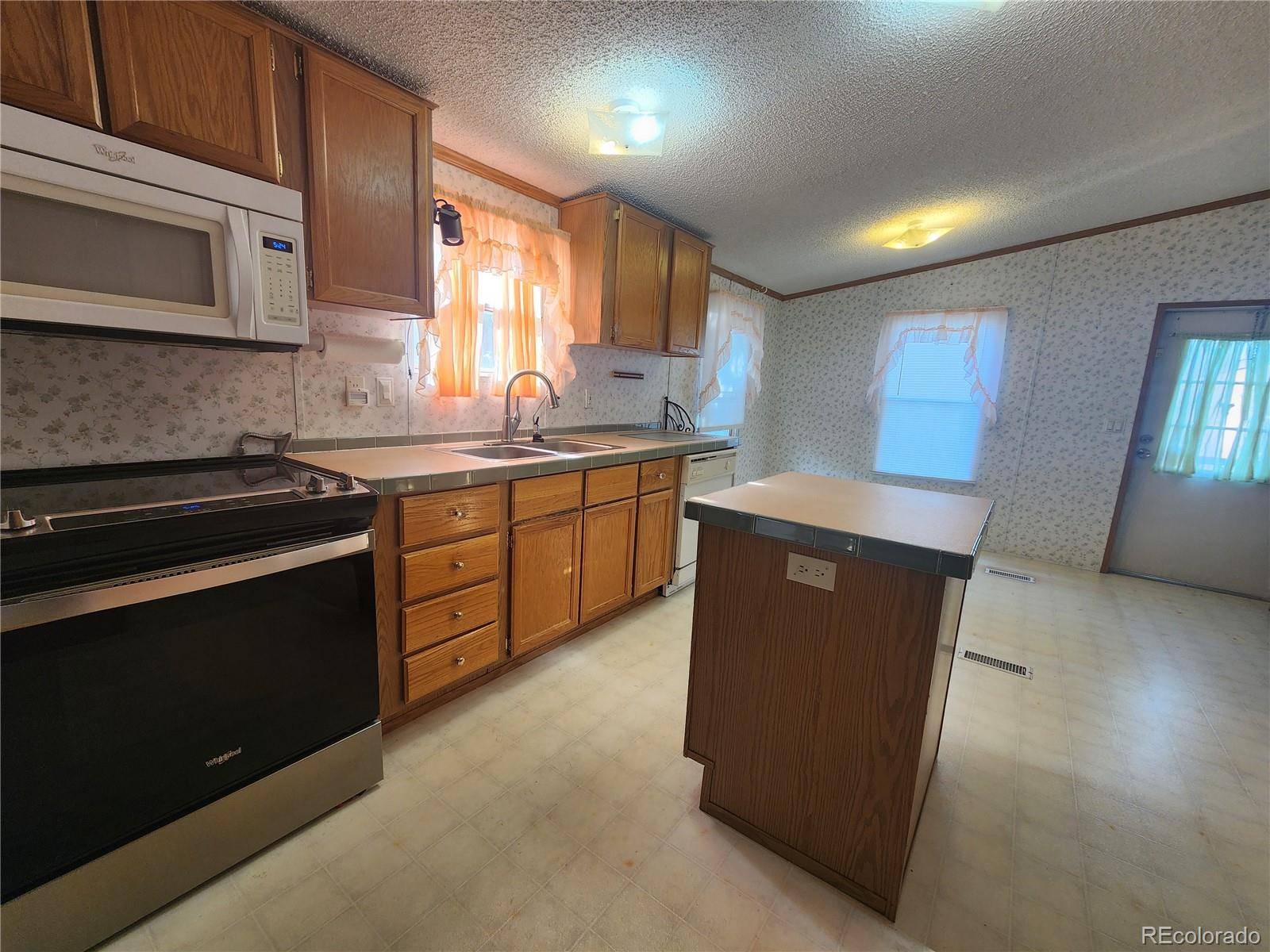 1400 S Collyer ST, Longmont, CO 80501