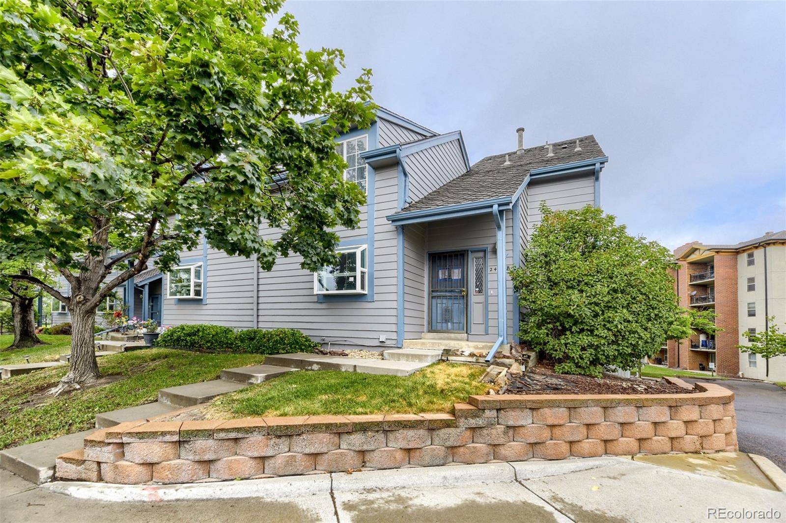 2405 S Worchester CT #B, Aurora, CO 80014
