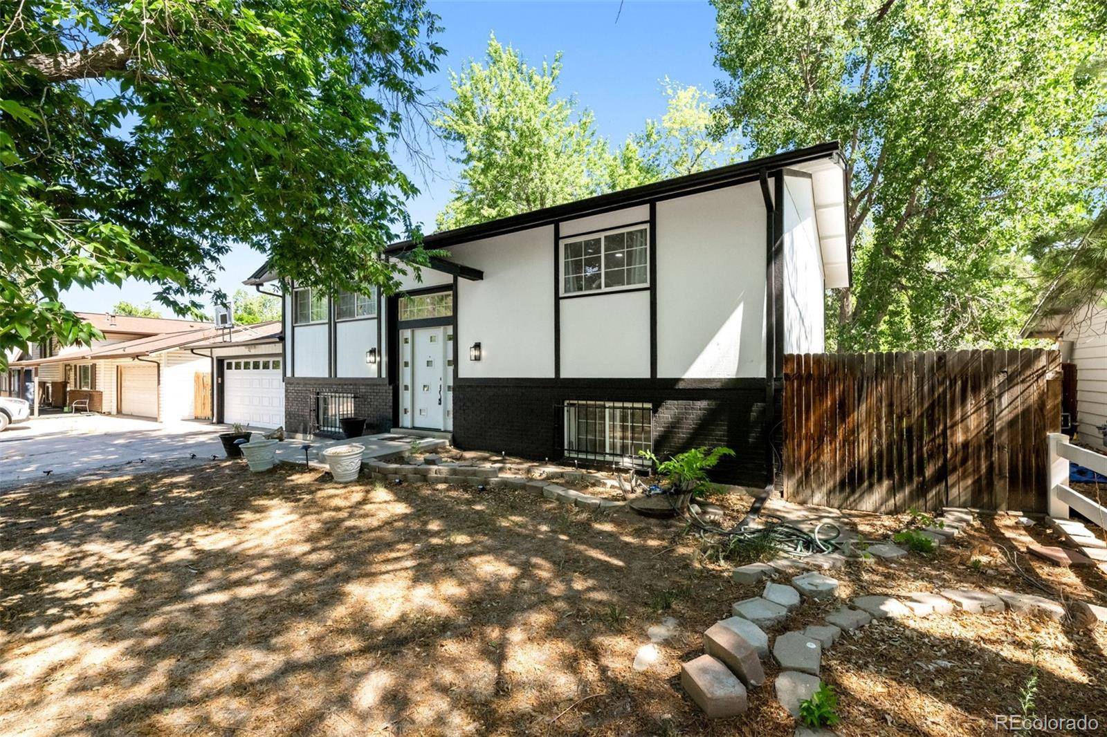 12147 E Hawaii DR, Aurora, CO 80012