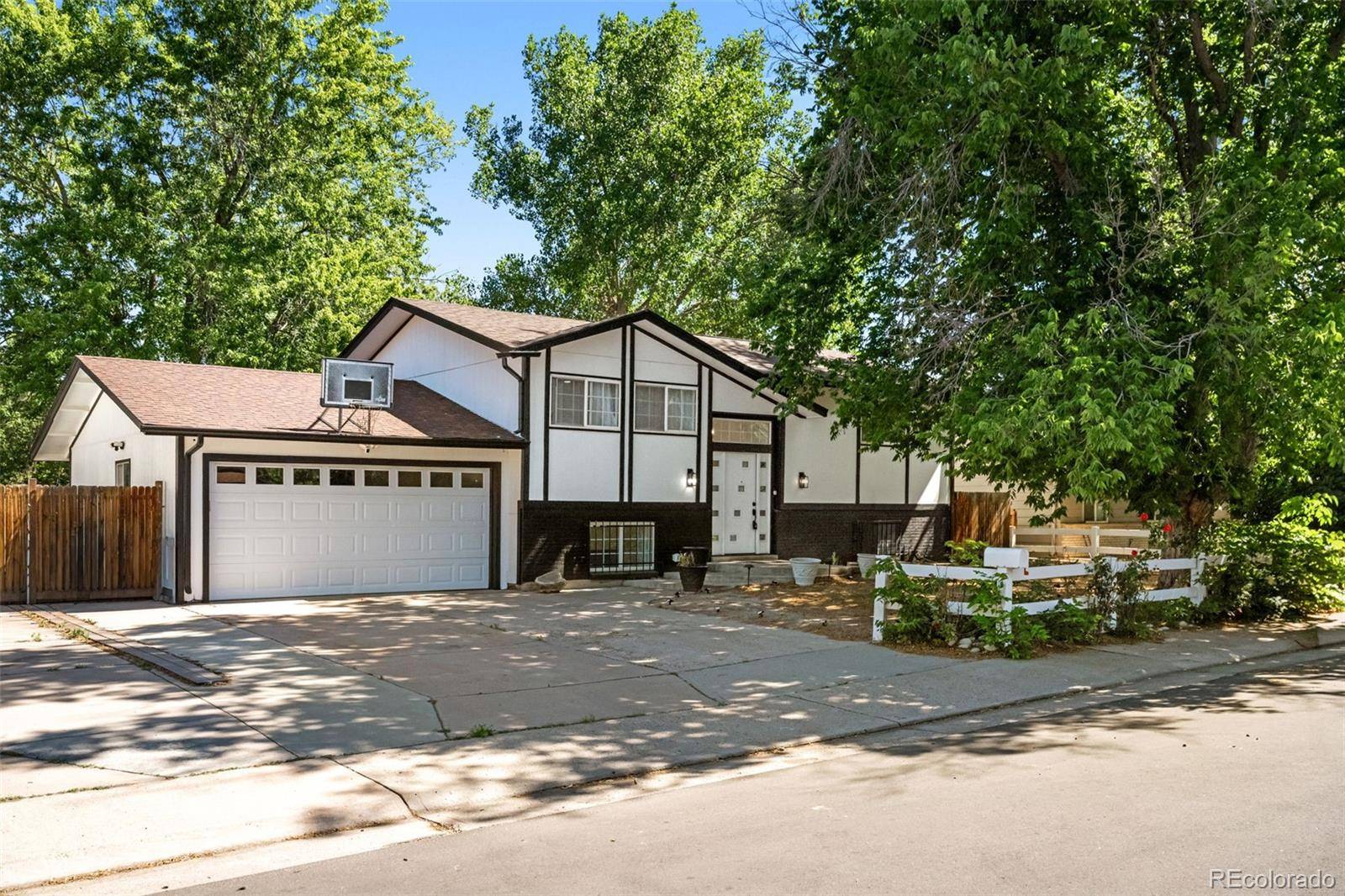 12147 E Hawaii DR, Aurora, CO 80012