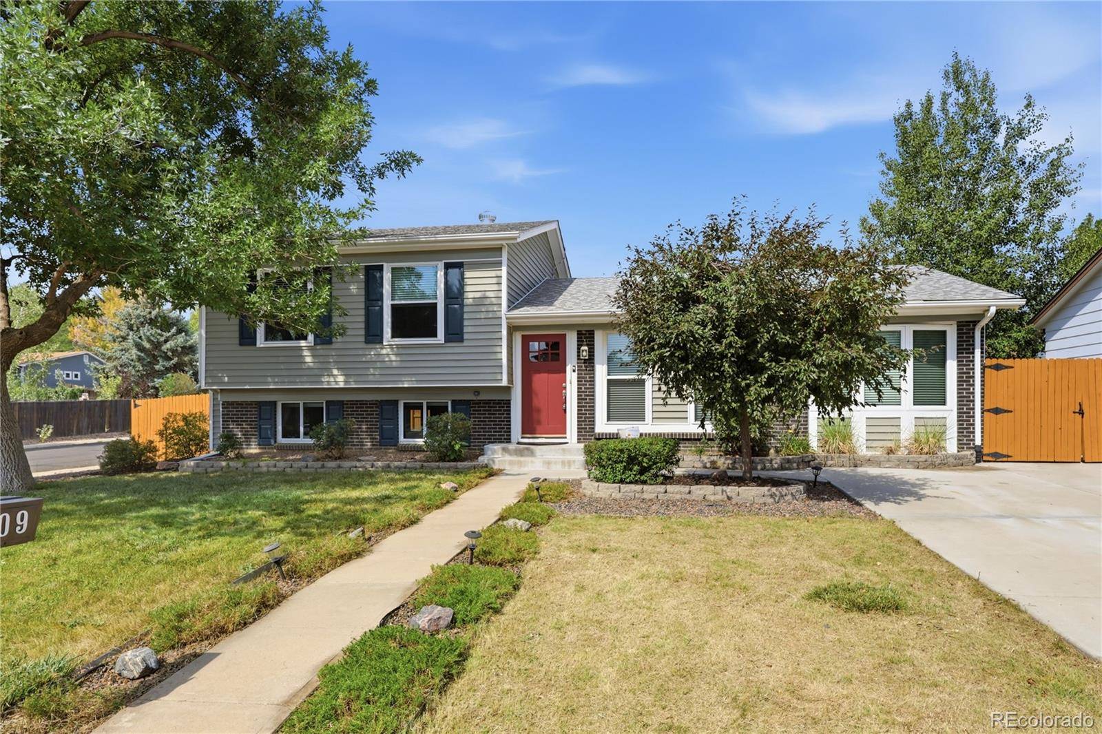 1809 E Cottonwood ST, Broomfield, CO 80020
