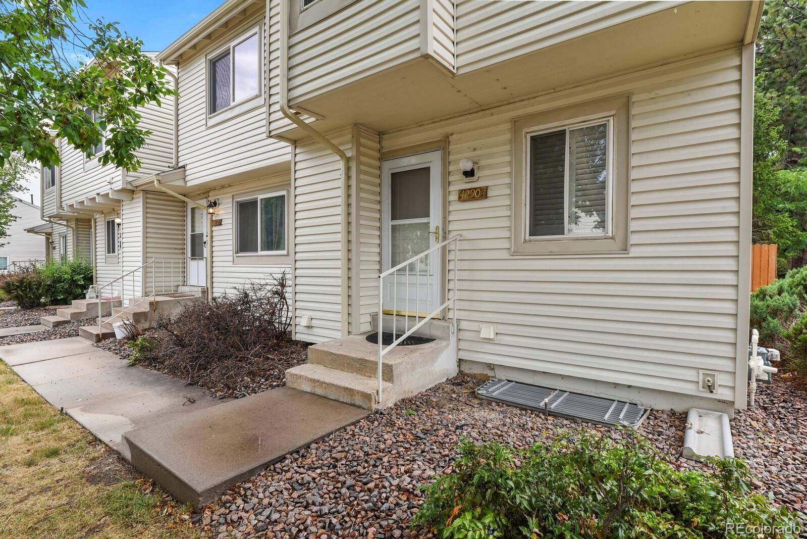 4290 S Mobile CIR #A, Aurora, CO 80013