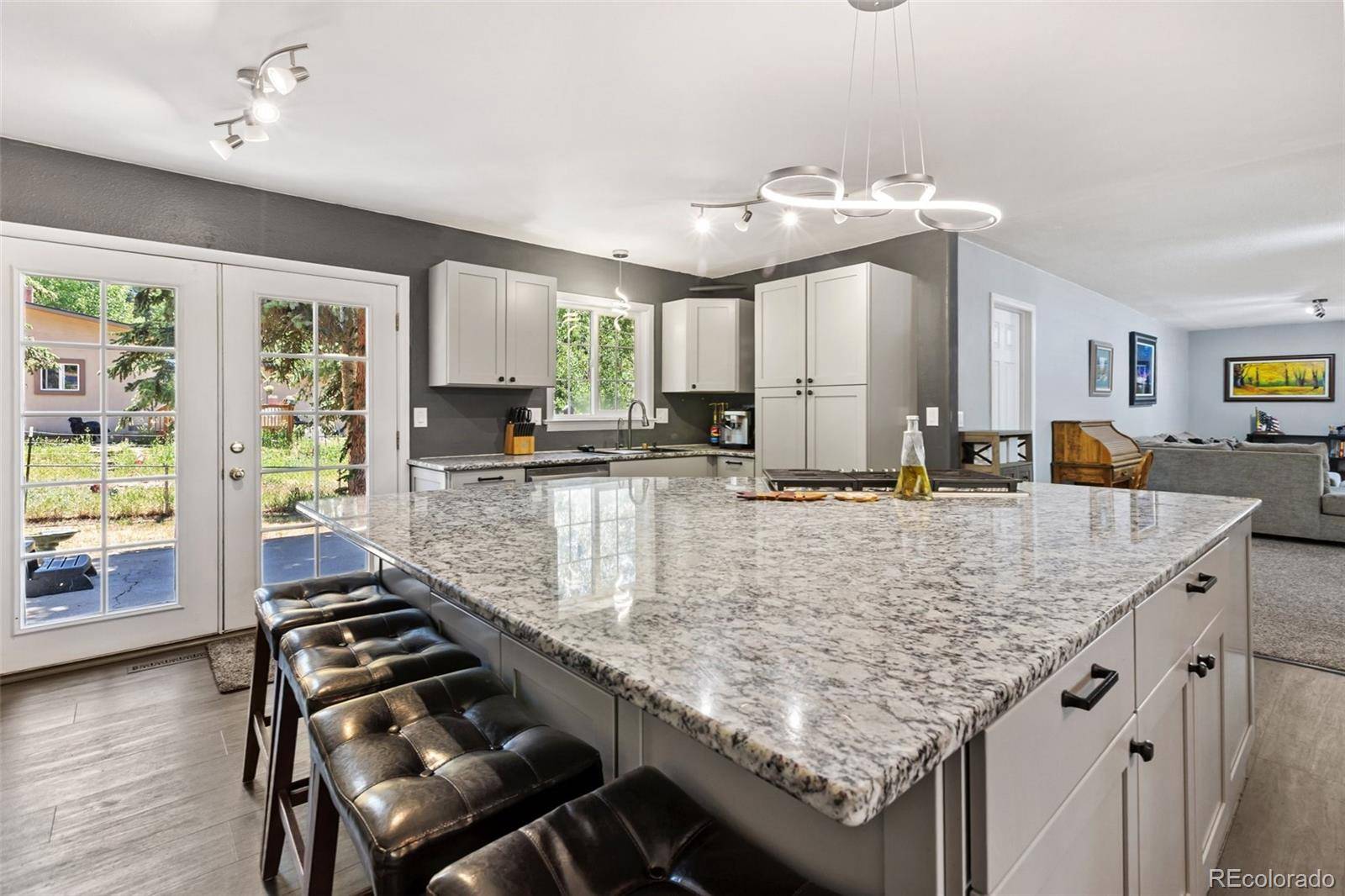 861 Teller LN, Woodland Park, CO 80863