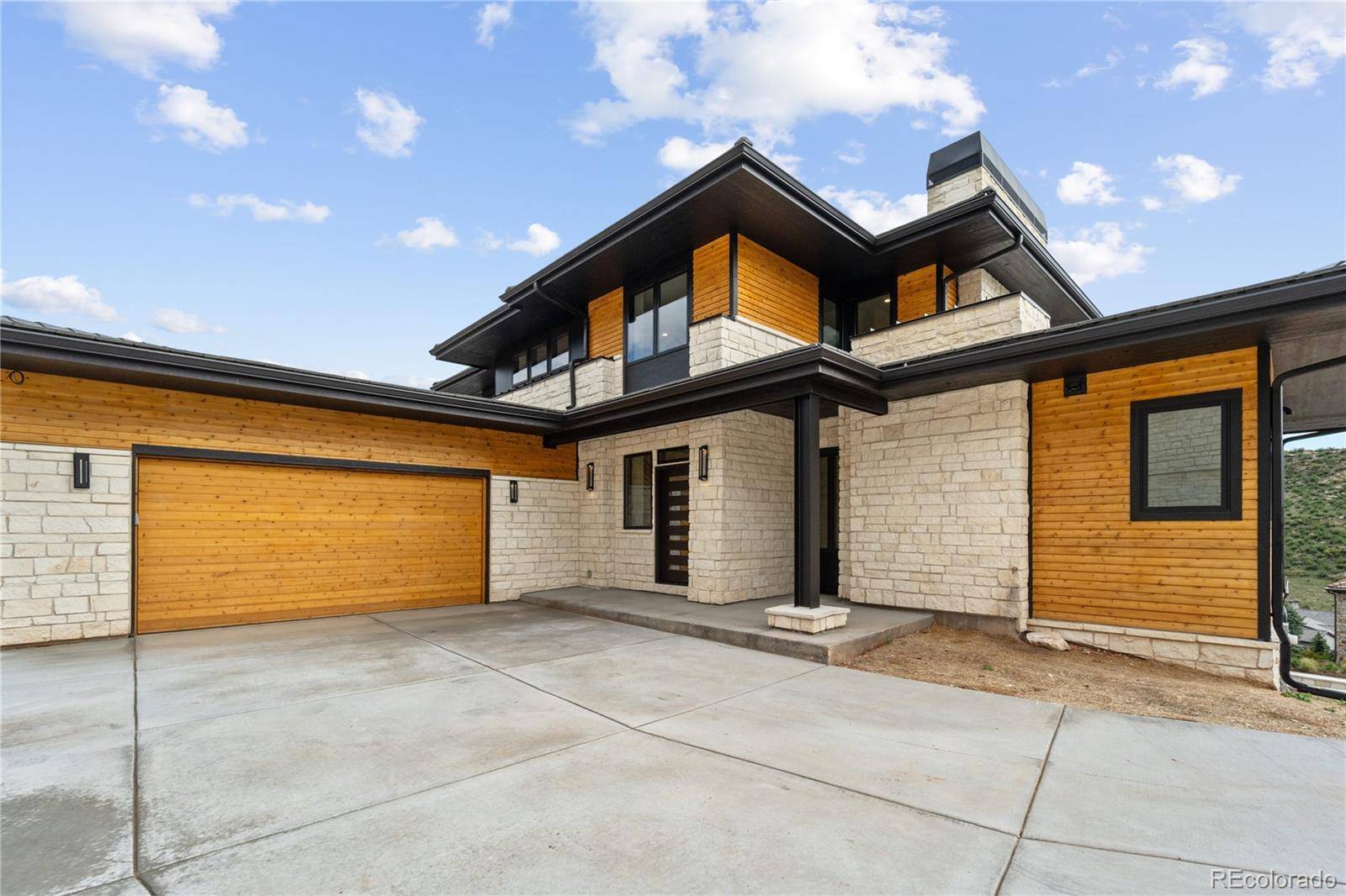 8077 Raphael LN, Littleton, CO 80125