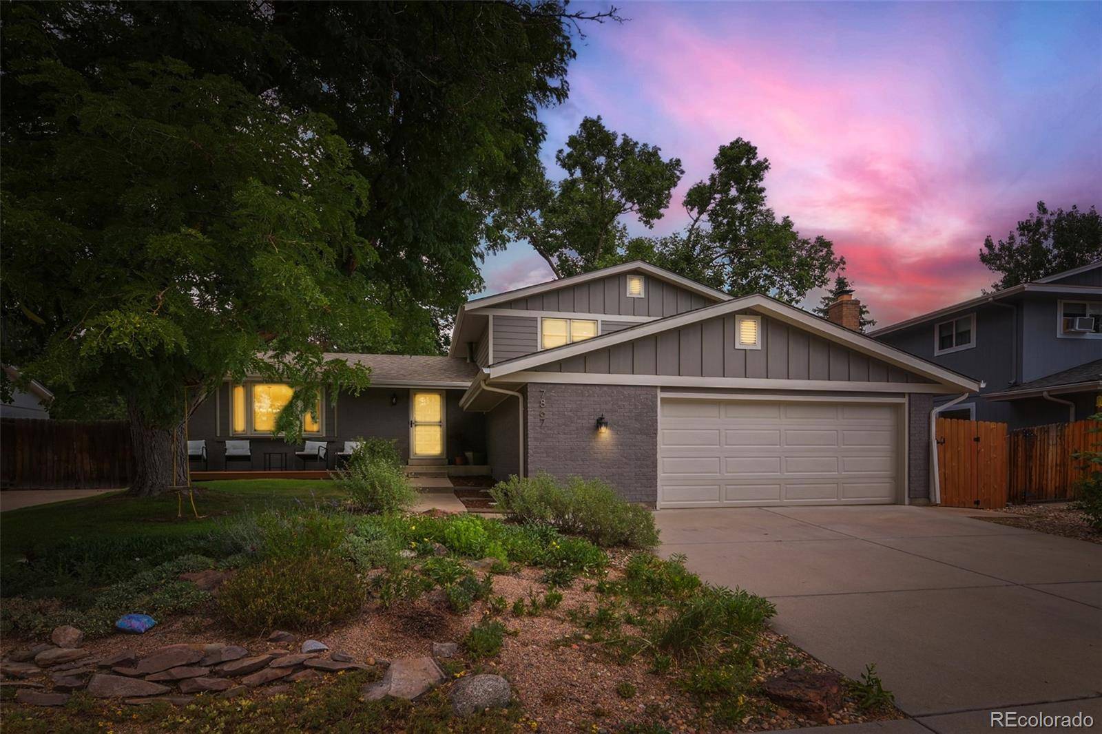 7867 W Peakview DR, Littleton, CO 80123