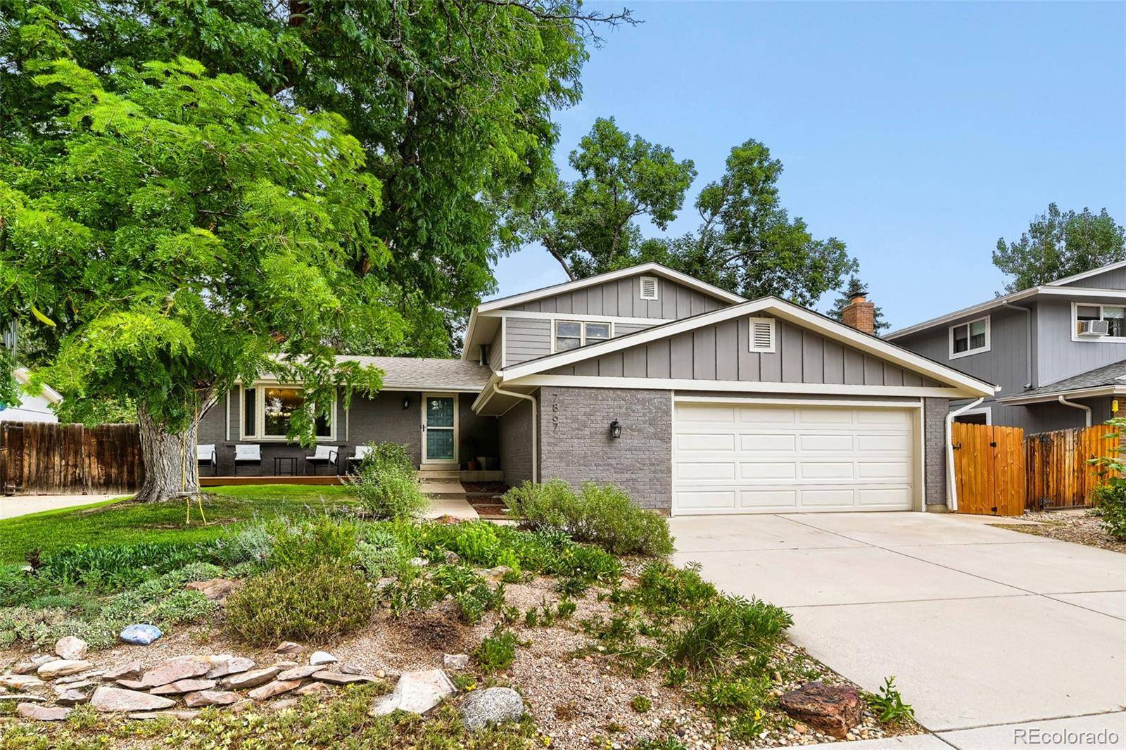 7867 W Peakview DR, Littleton, CO 80123