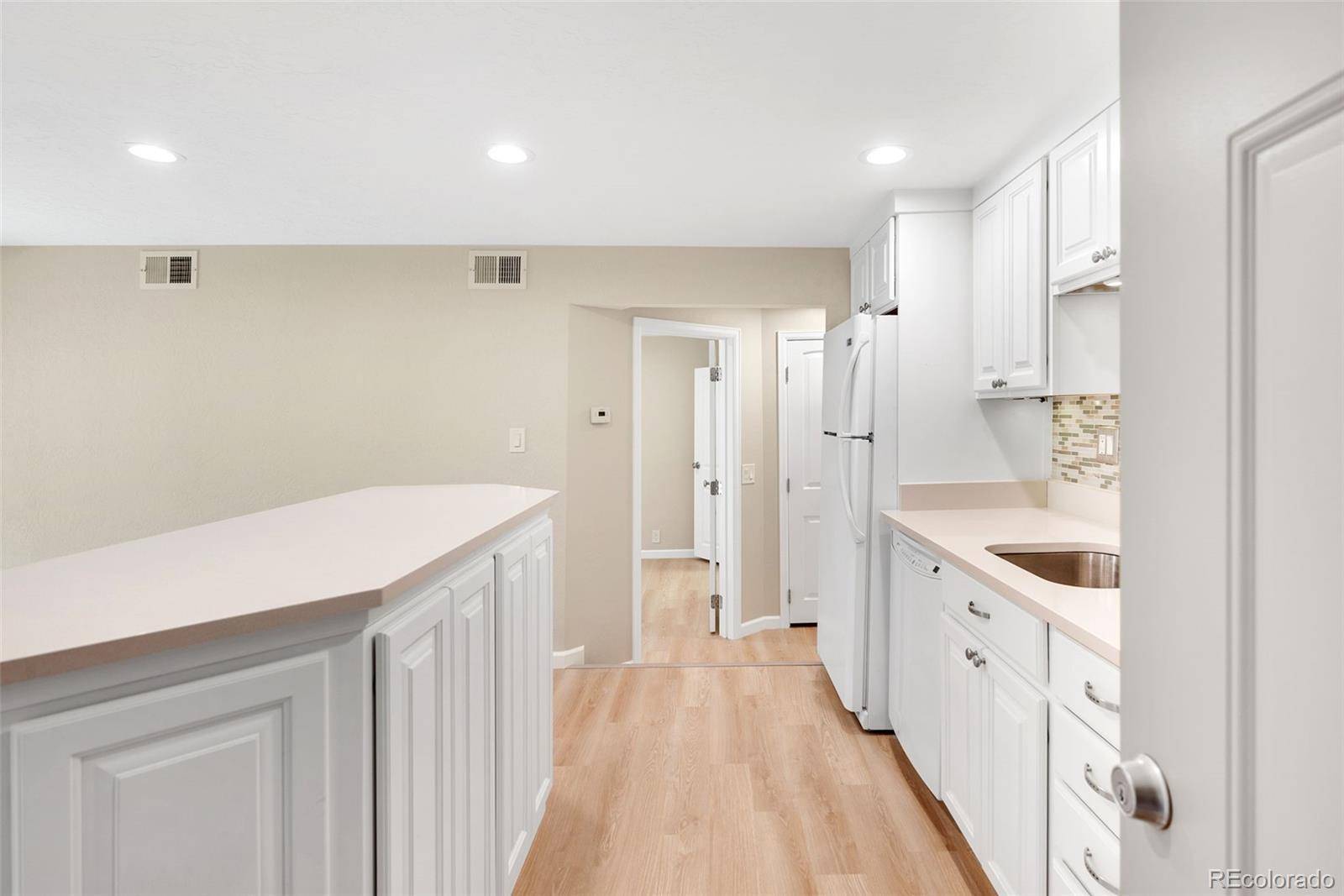 12043 W Cross DR #204, Littleton, CO 80127