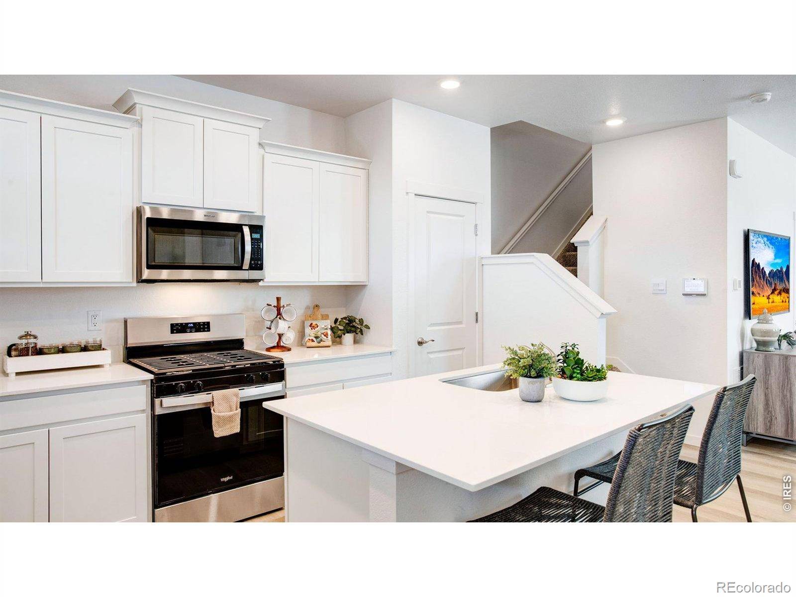 930 Red Star LN, Johnstown, CO 80534