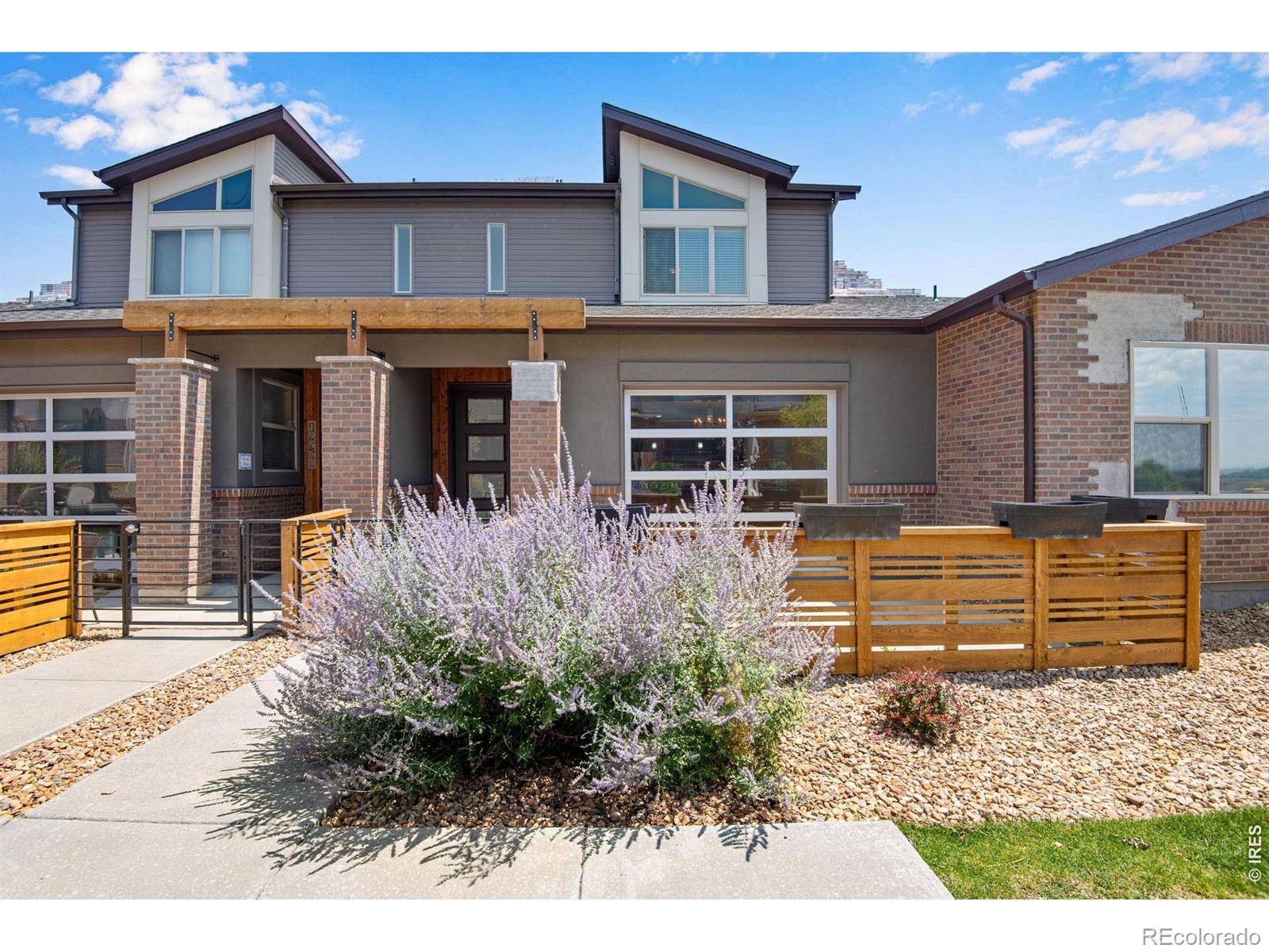 19570 E Sunset CIR, Aurora, CO 80015
