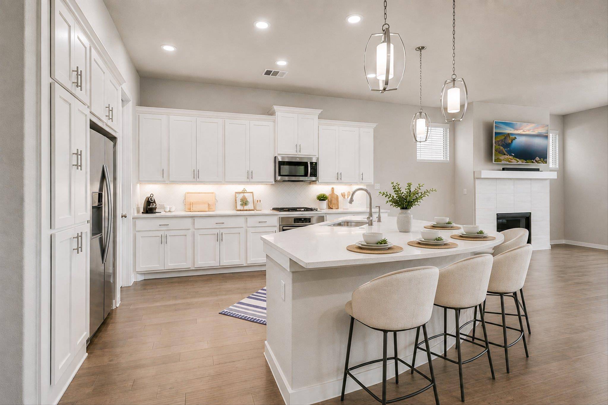 724 Dayridge DR, Dripping Springs, TX 78620