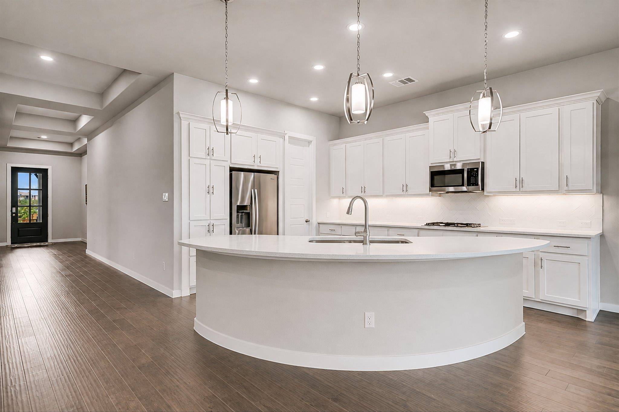 724 Dayridge DR, Dripping Springs, TX 78620
