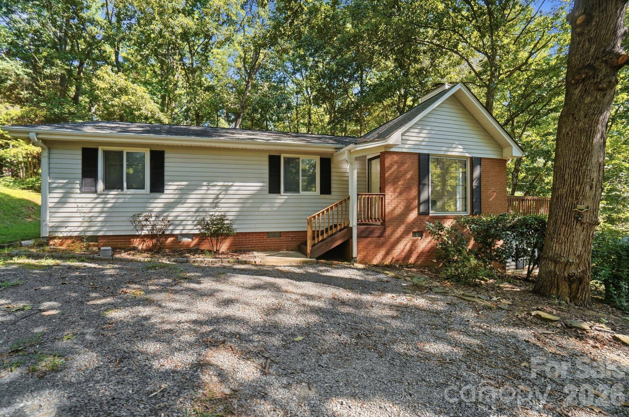 319 Settlement DR, Midland, NC 28107