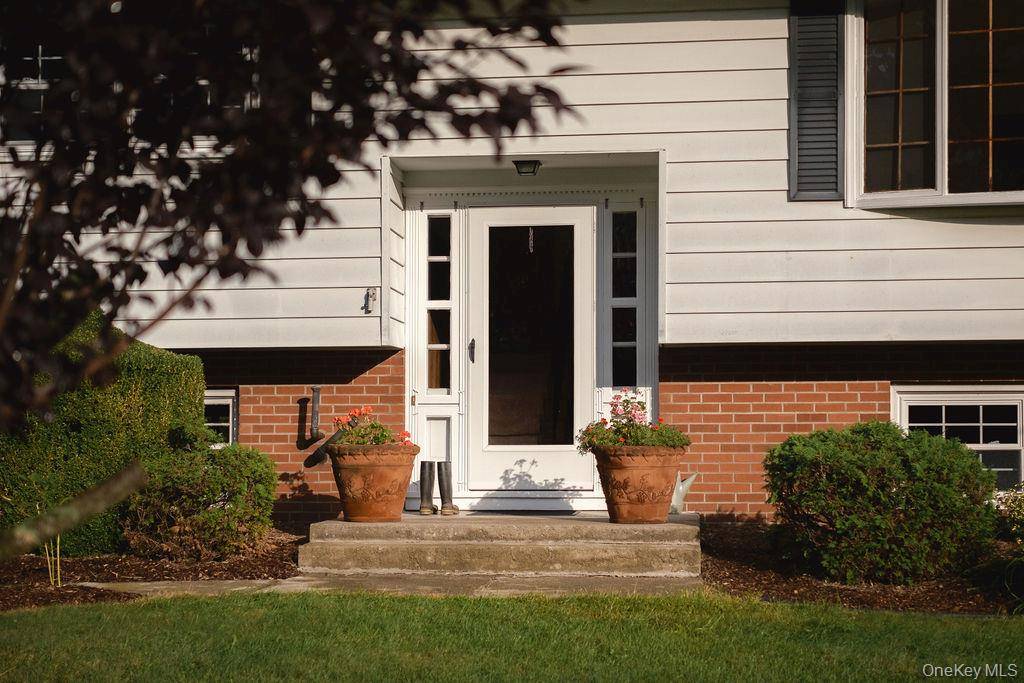 376 Nine Partners RD, Clinton Corners, NY 12514