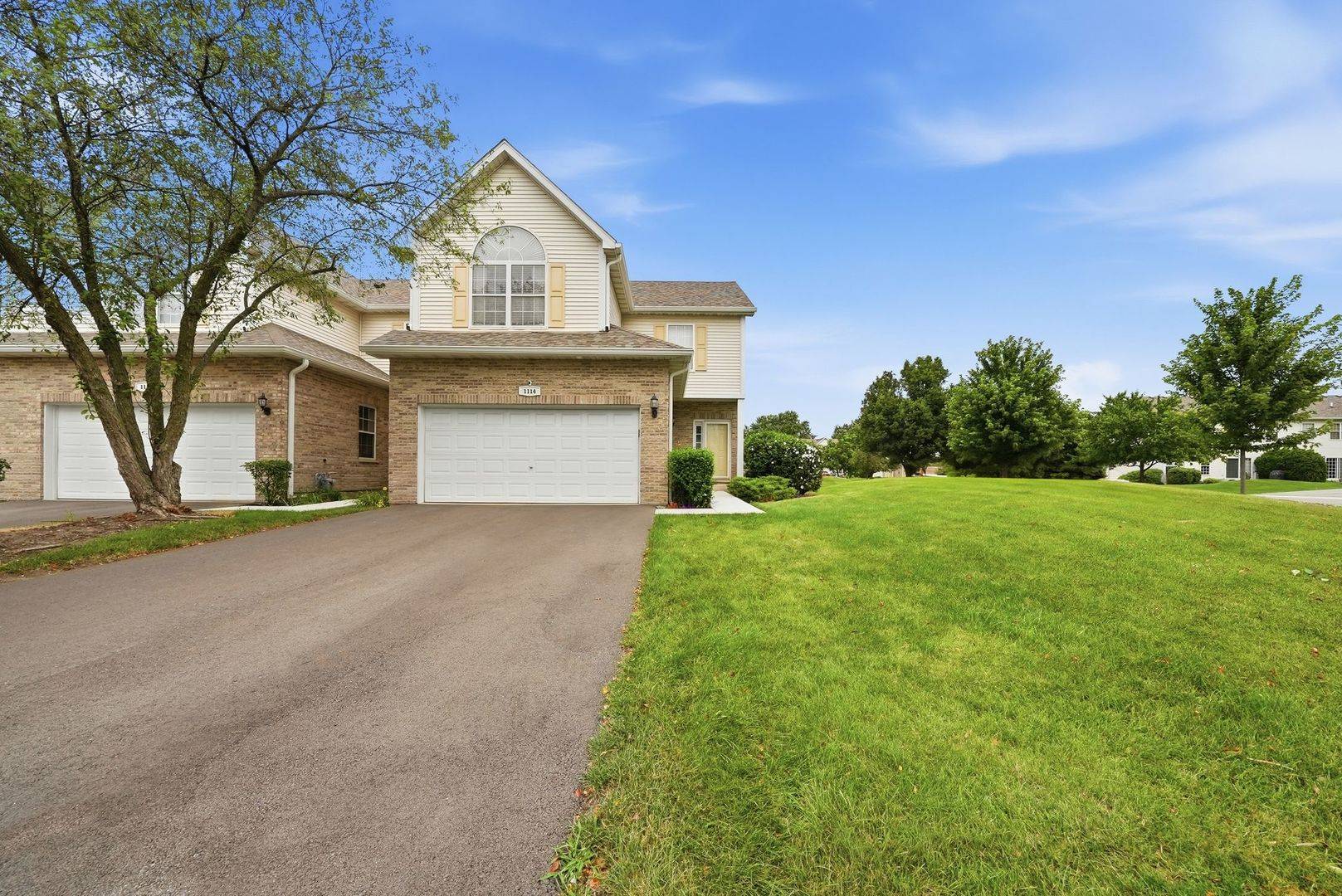 1114 Coventry LN, Bolingbrook, IL 60440