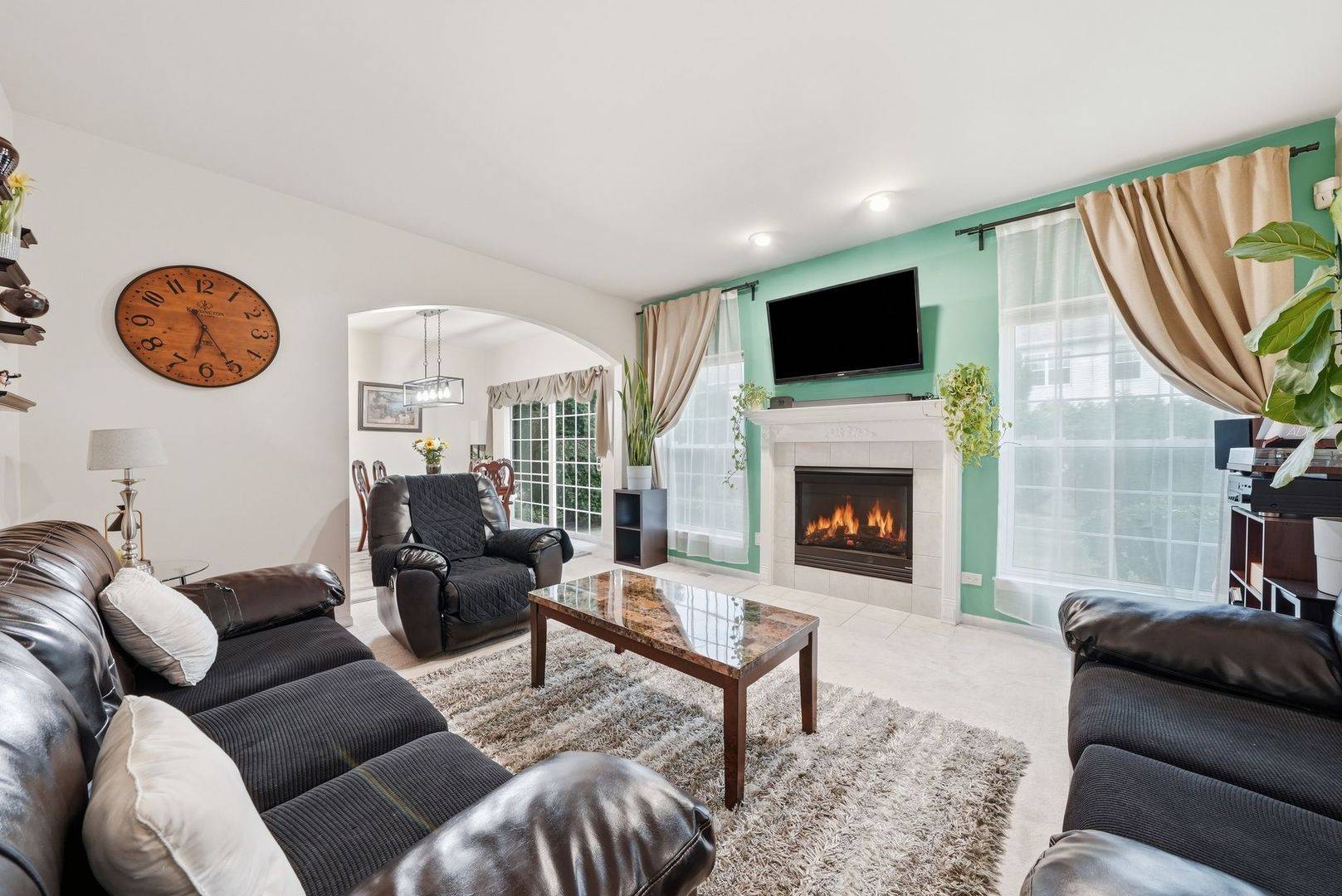 1114 Coventry LN, Bolingbrook, IL 60440
