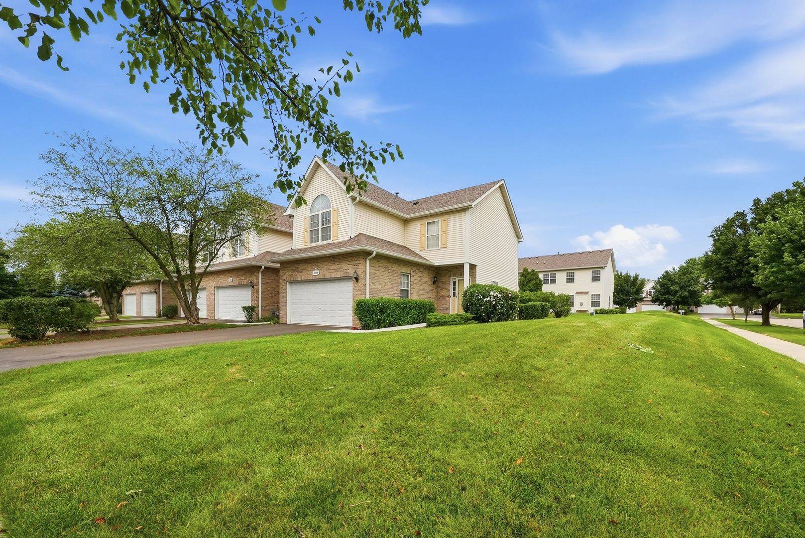 1114 Coventry LN, Bolingbrook, IL 60440