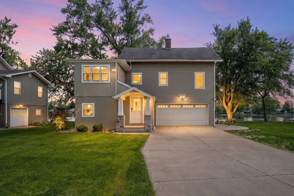 3630 N Shore DR, Moline, IL 61265