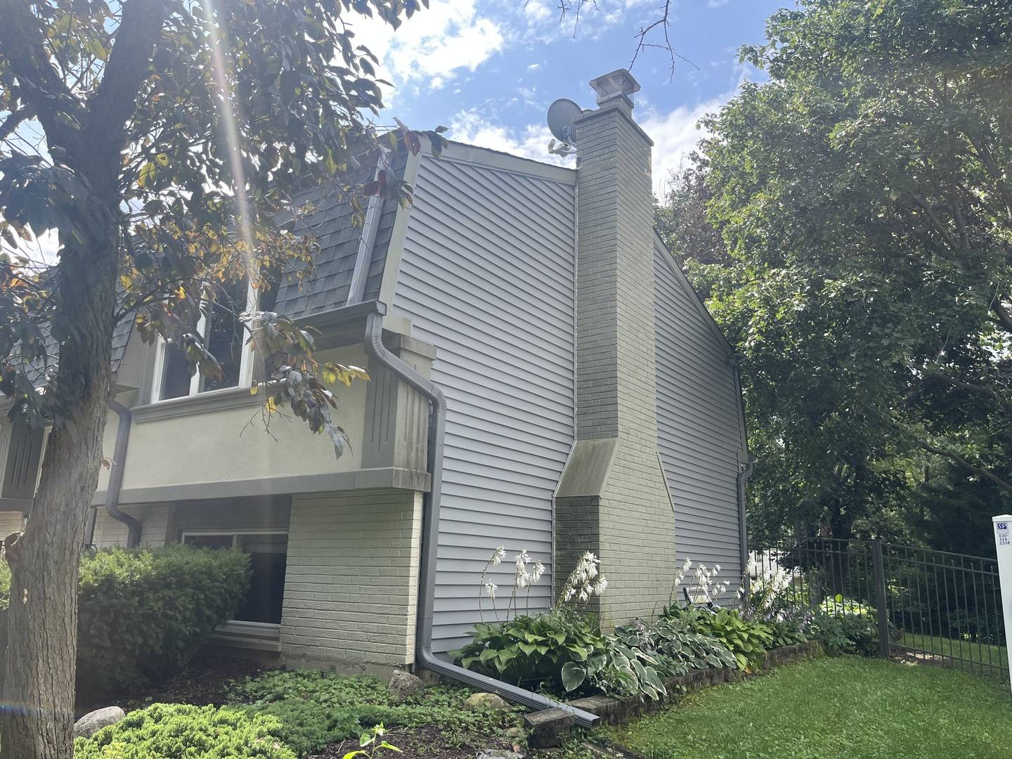 2248 Kingston DR, Wheaton, IL 60189