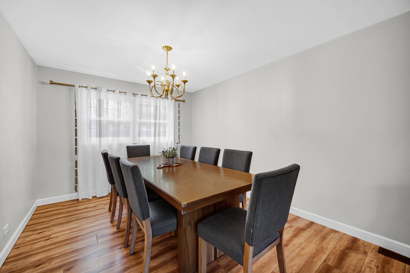 3010 N Kennicott AVE, Arlington Heights, IL 60004
