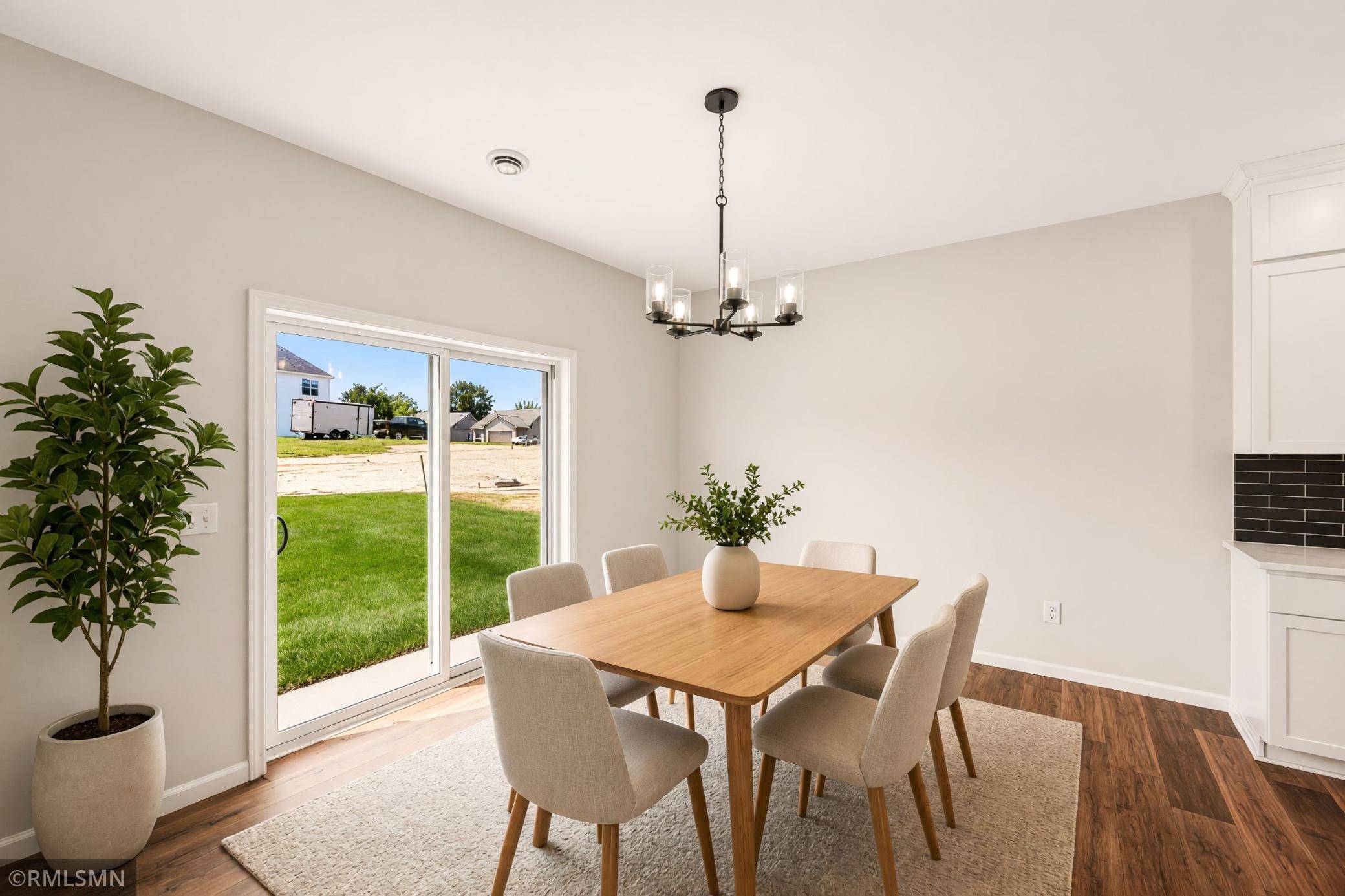 8982 Parkview CIR, Chisago City, MN 55013