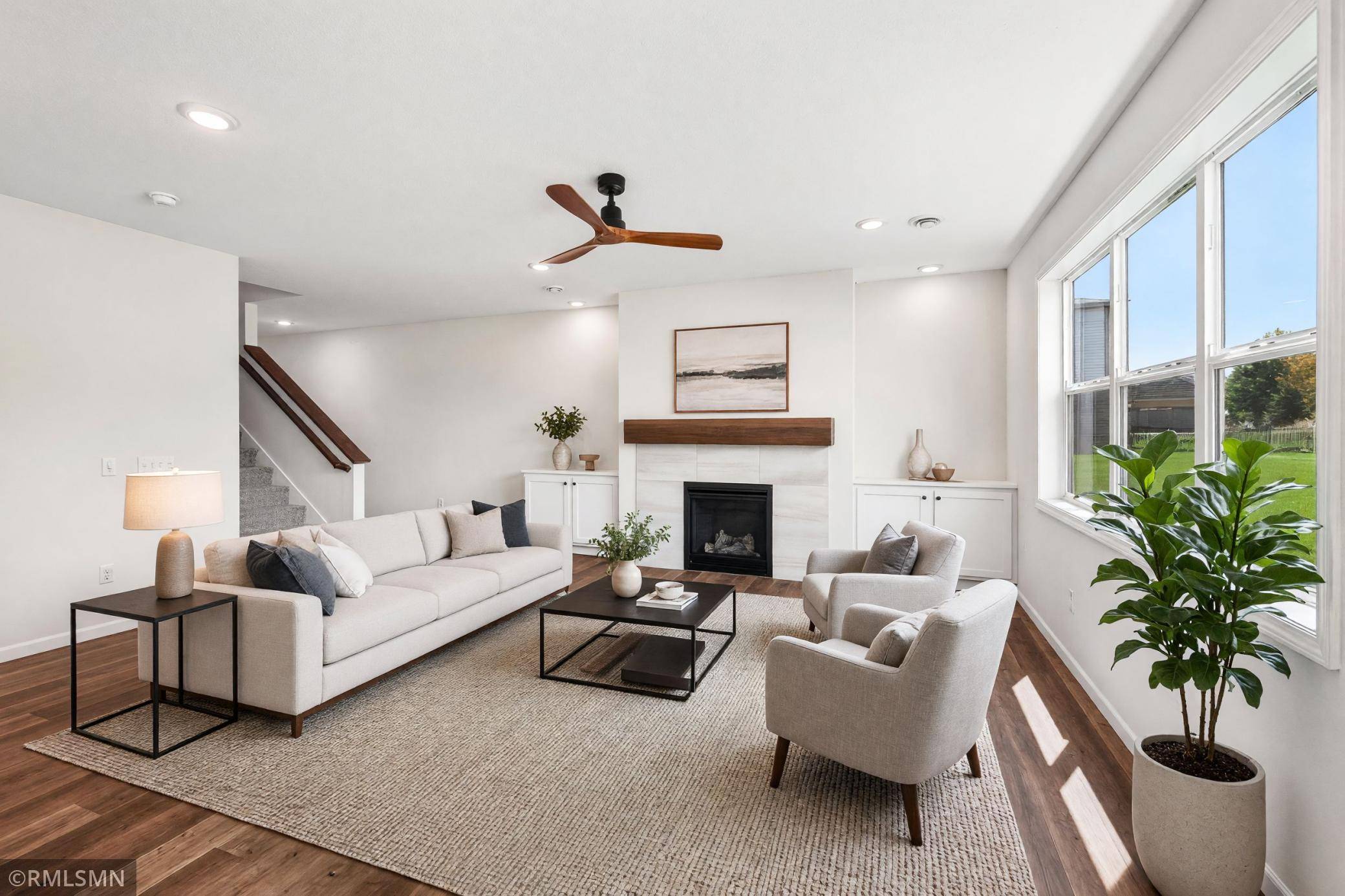 8982 Parkview CIR, Chisago City, MN 55013
