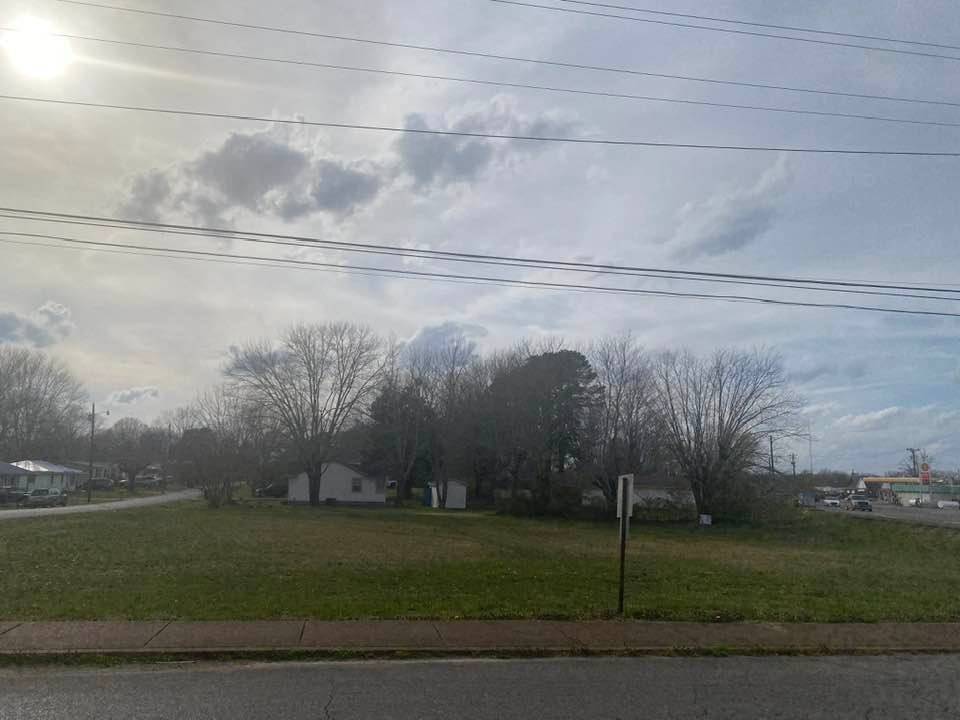 8 S Walnut St, Hohenwald, TN 38462