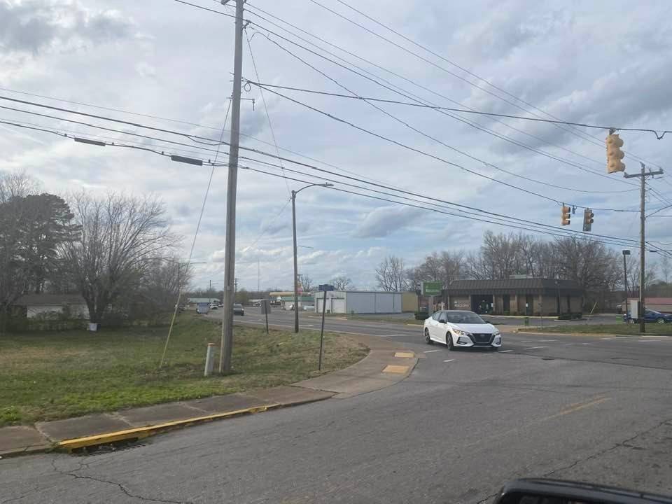 8 S Walnut St, Hohenwald, TN 38462