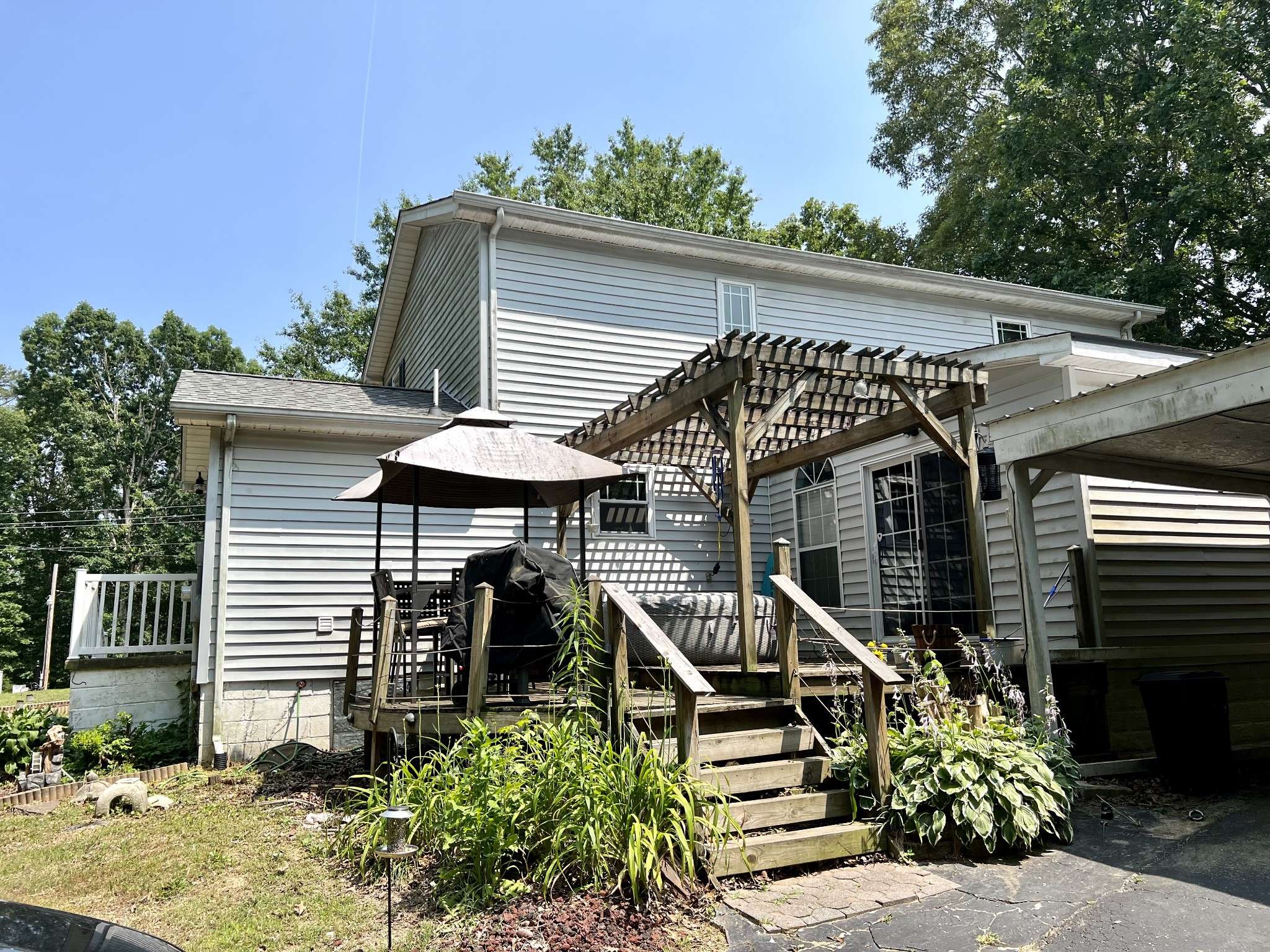 2195 Higginbottom Rd, Selmer, TN 38375