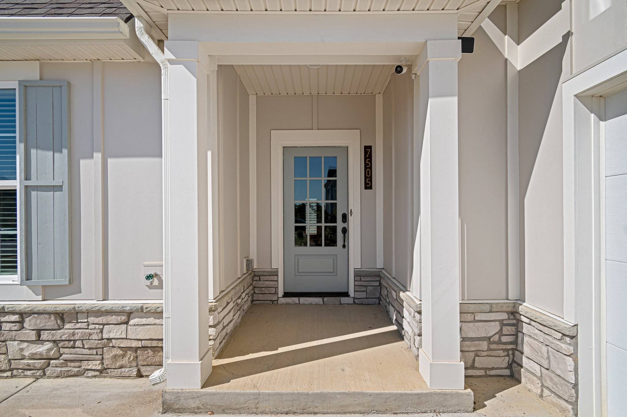 7505 Delancey Dr, College Grove, TN 37046