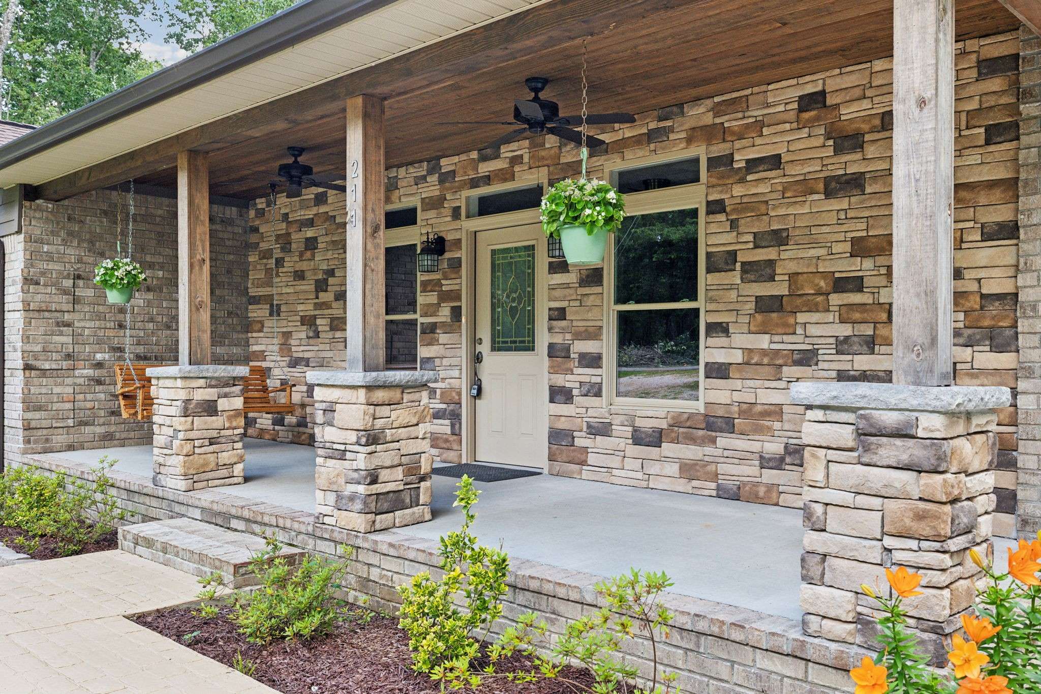211 Woodmere Dr, Hohenwald, TN 38462