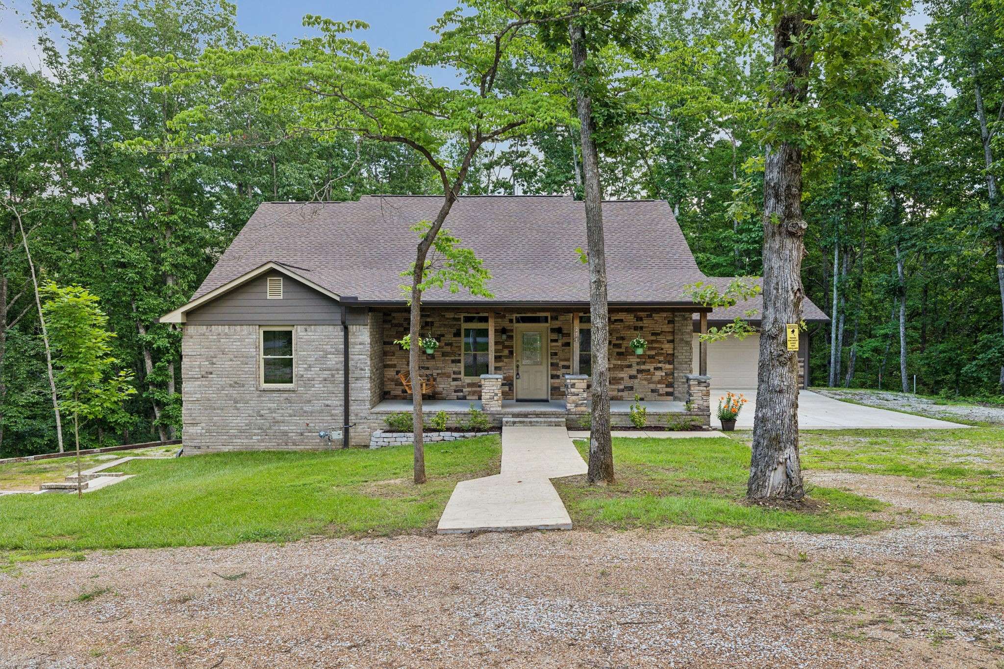 211 Woodmere Dr, Hohenwald, TN 38462