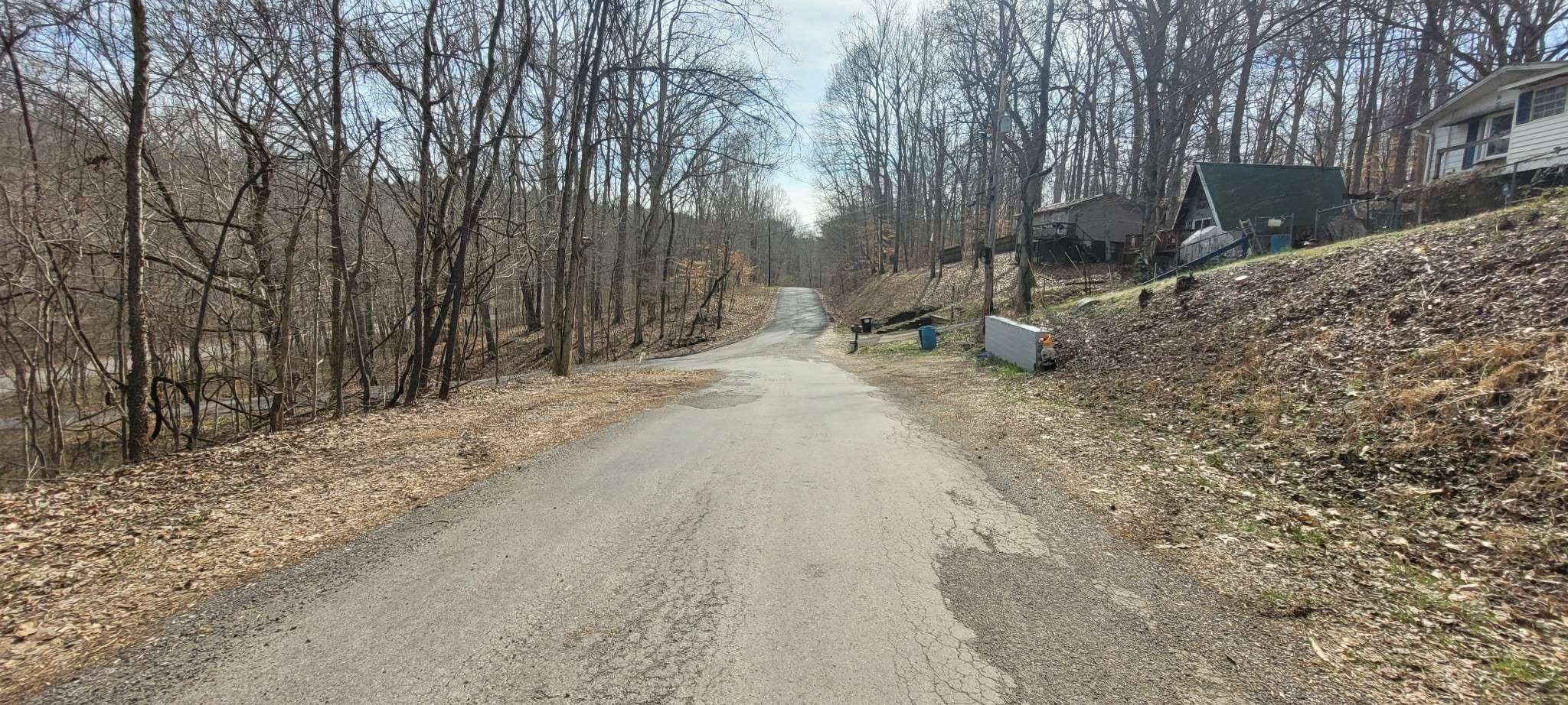 1 Lakeshore Cir, Dover, TN 37058